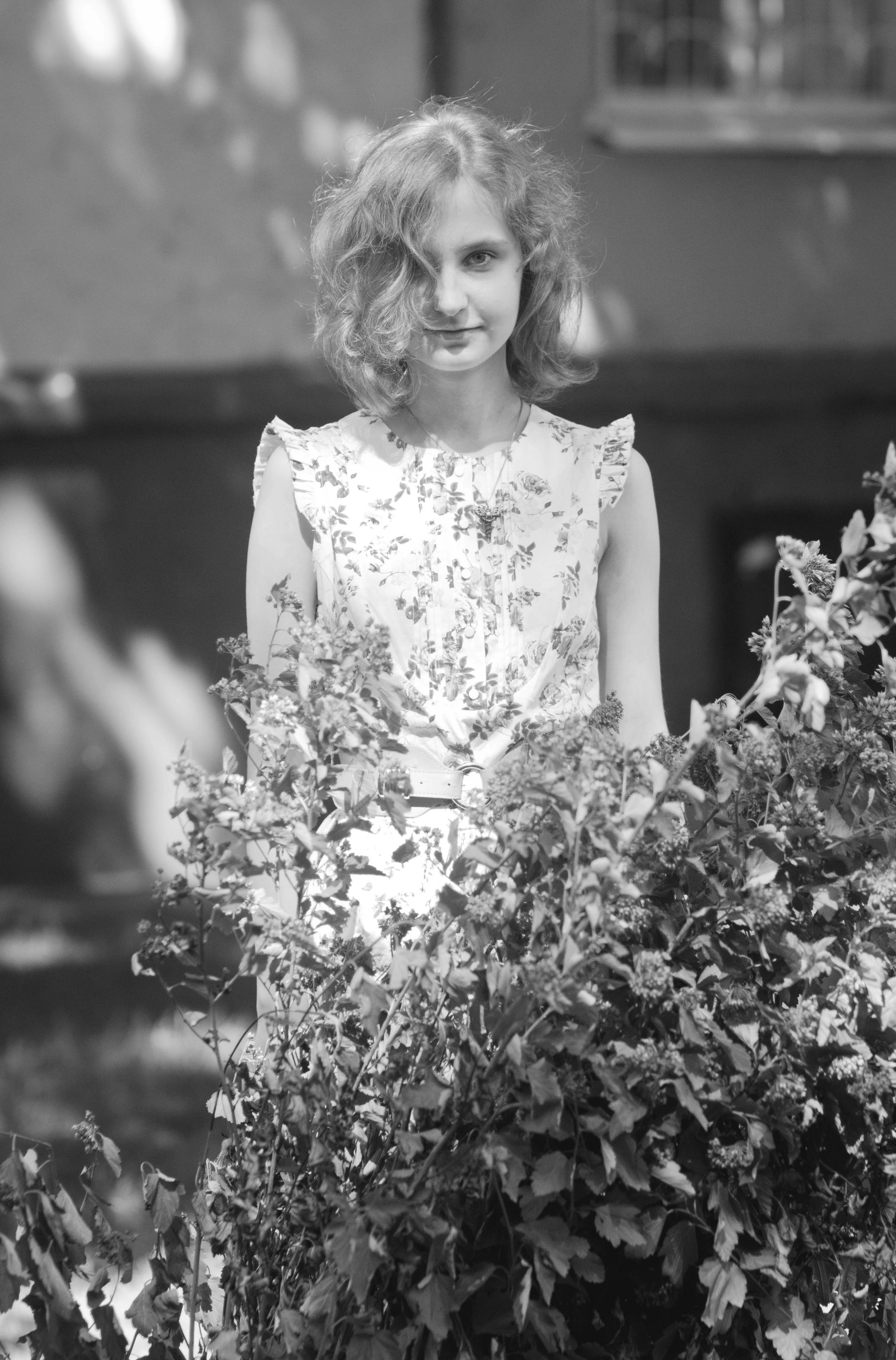 WOMEN. Neumann’s moon