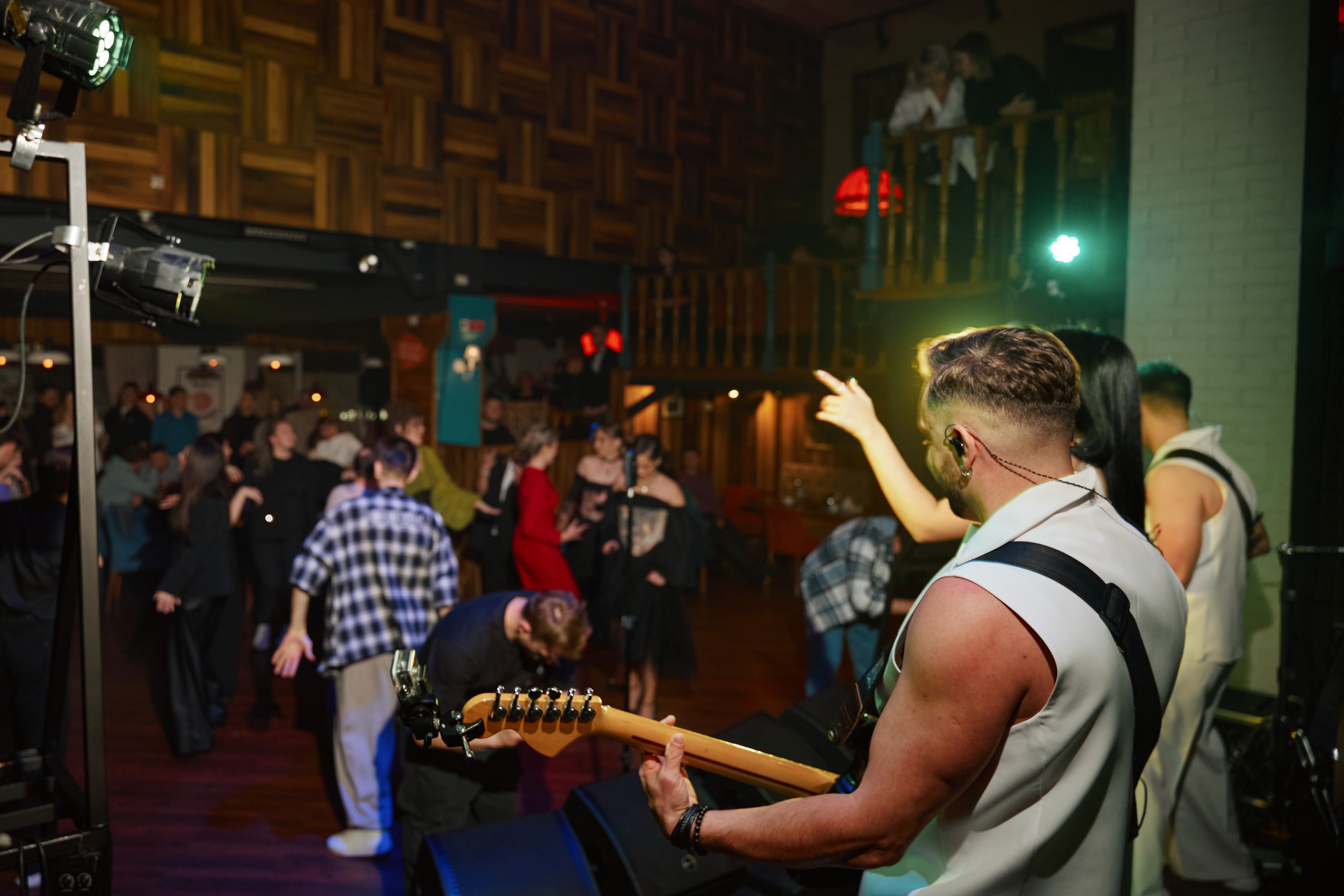 Арт-вечеринка 2026. Фотограф и видеограф в Кургане Леонид Корнильев