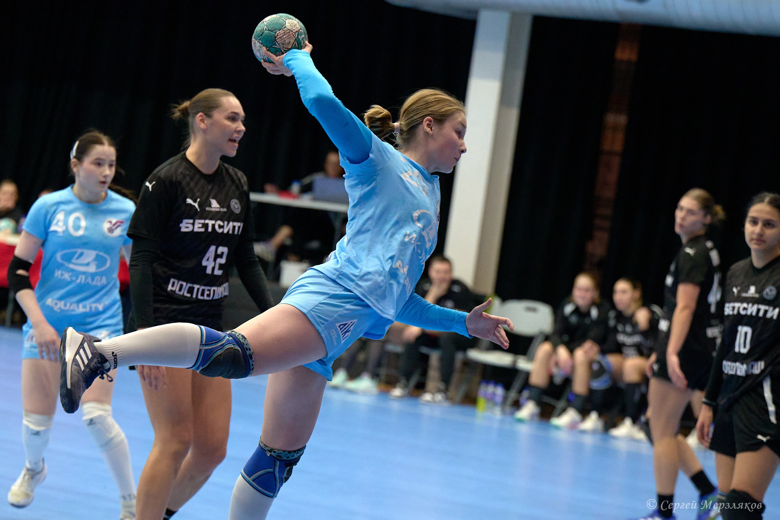 Гандбол. OLIMPBET Суперлига. «Университет» — «Ростов-Дон». Спортивный репортажный фотограф в Ижевске Сергей Мерзляков