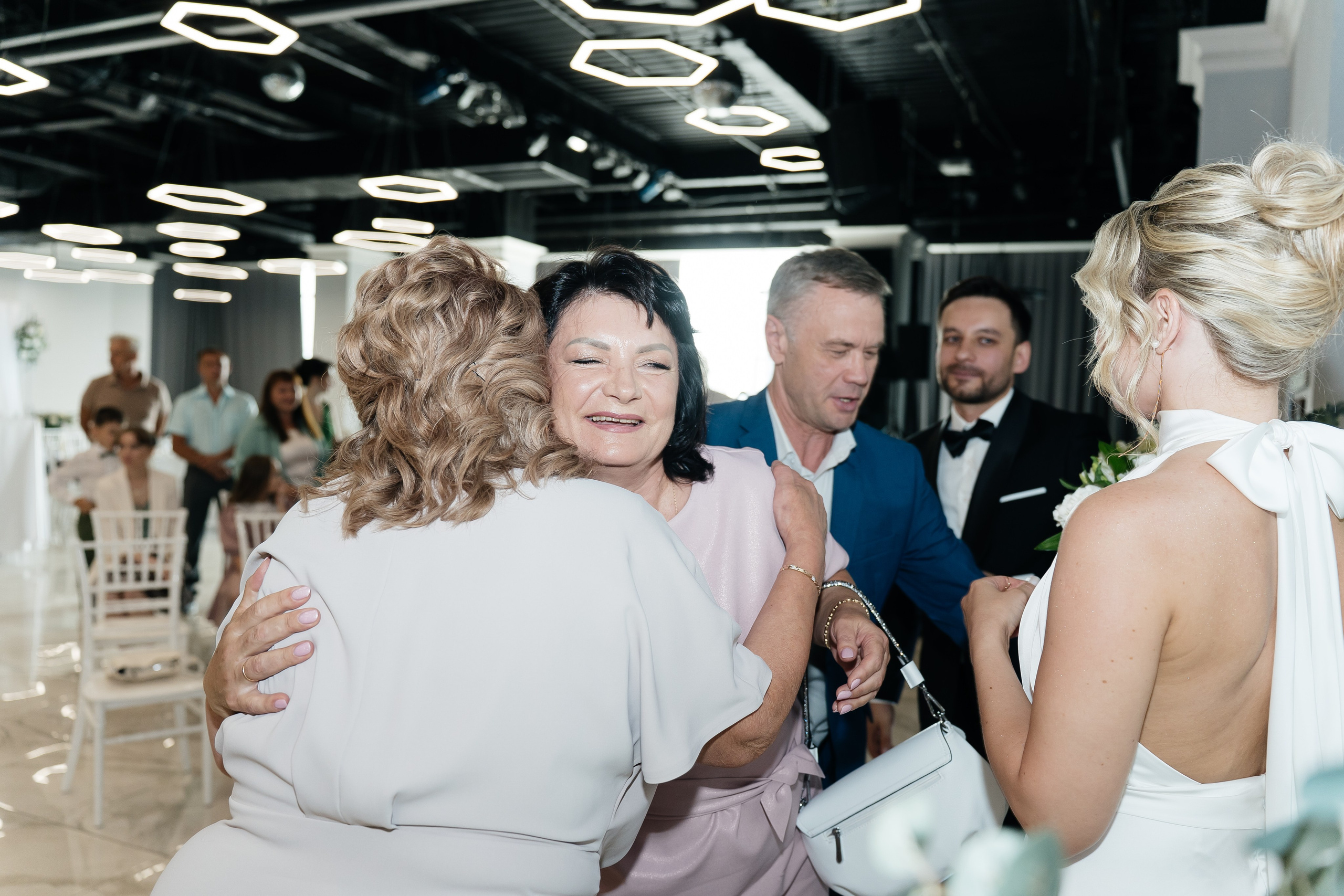 В отели. Для тех, кто не ждёт удачи, а создаёт её. Каждая фотосессия — это твой момент, твой стиль, твой успех. 📸