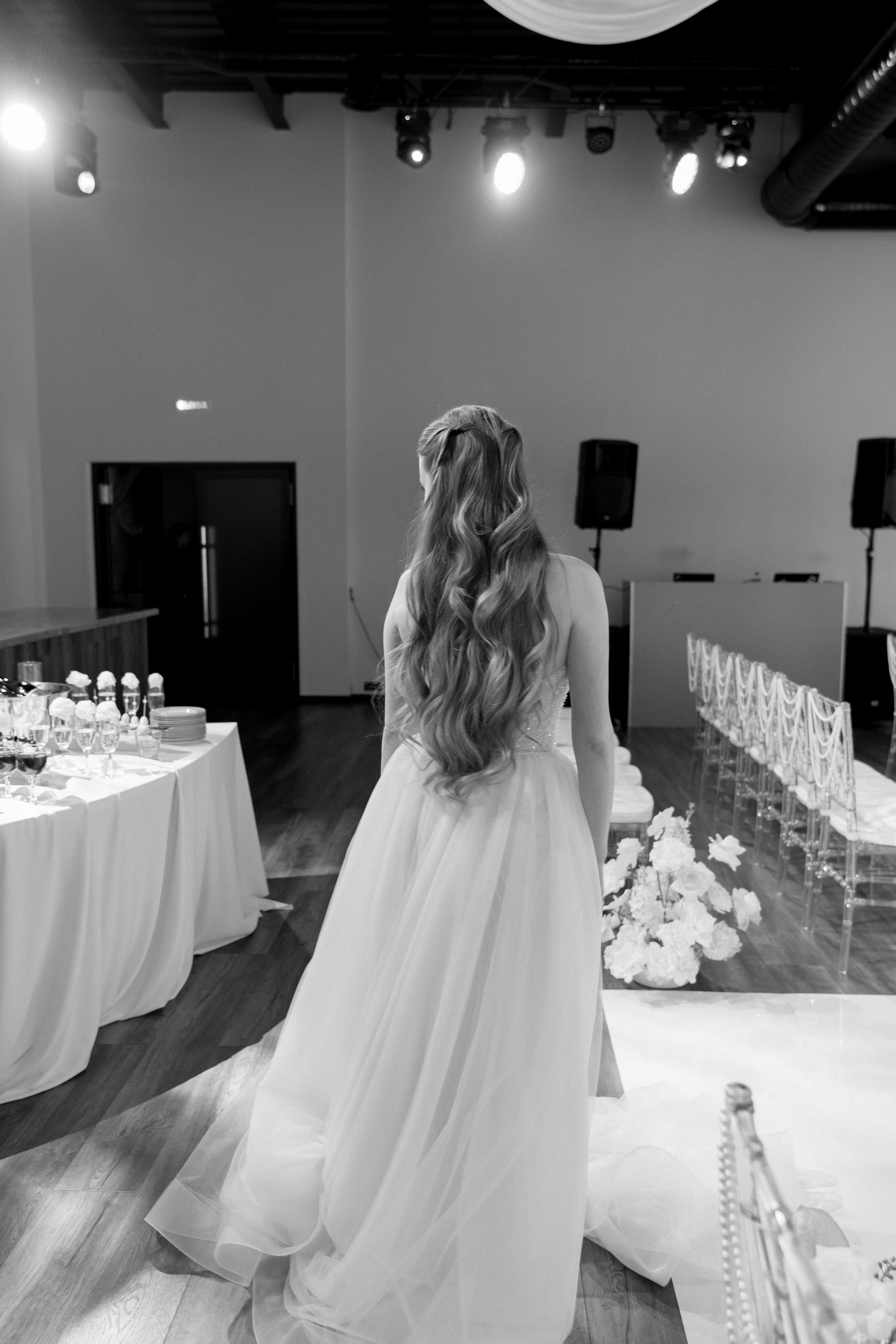 СВАДЕБНАЯ СЬЕМКА СБОРОВ В ОТЕЛЕ И ВЫЕЗД НА ЦЕРЕМОНИЮ (СНЯТО В СИБИРЕ В НИЖНЕВАРТОВСКЕ). Профессиональный фотограф, Санкт-Петербург — Виктория Богомолова