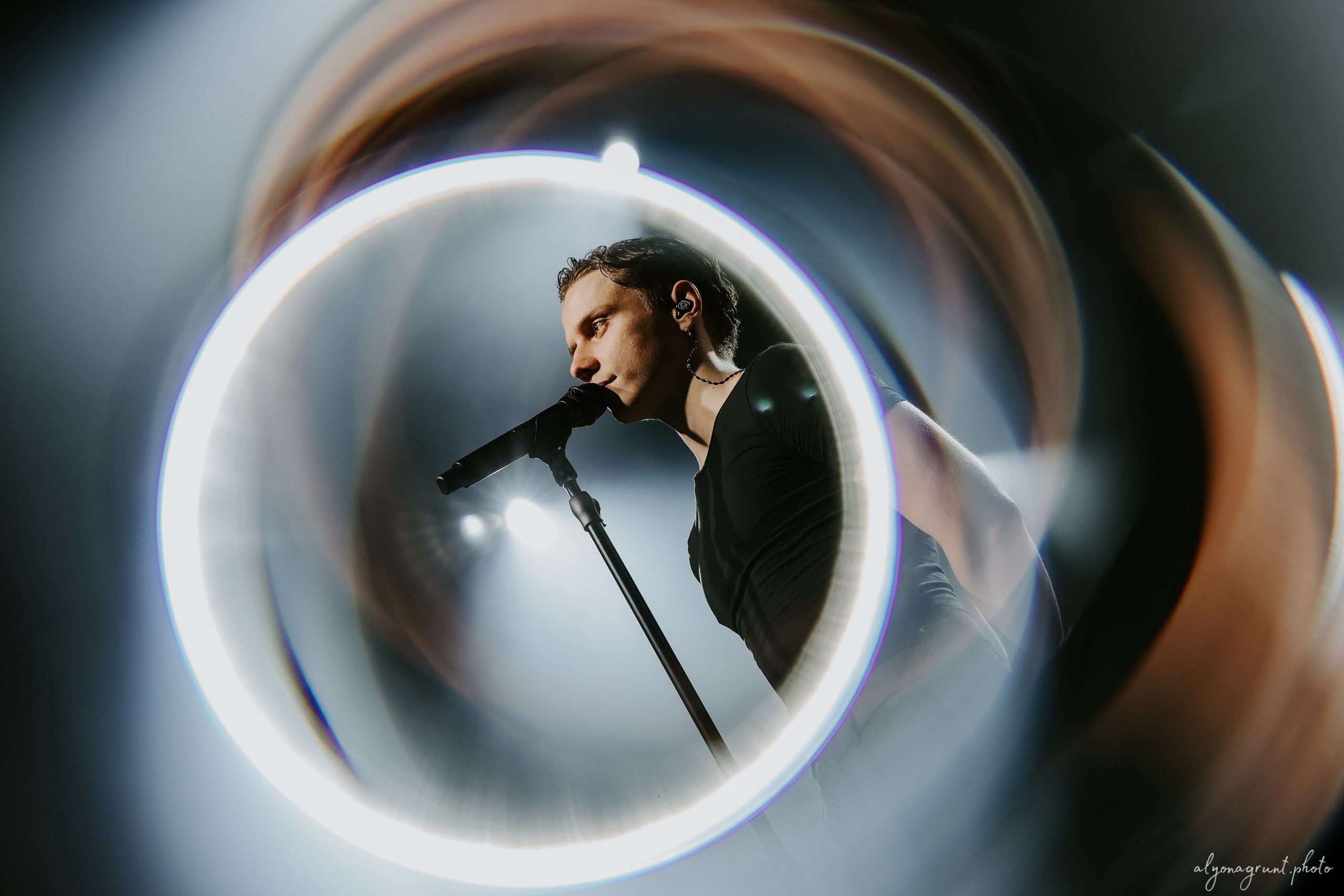 Ваня Дмитриенко, фоторепортаж СПб, A2, 23.10.2025. Алена Адрианова: фотограф в Санкт-Петербурге