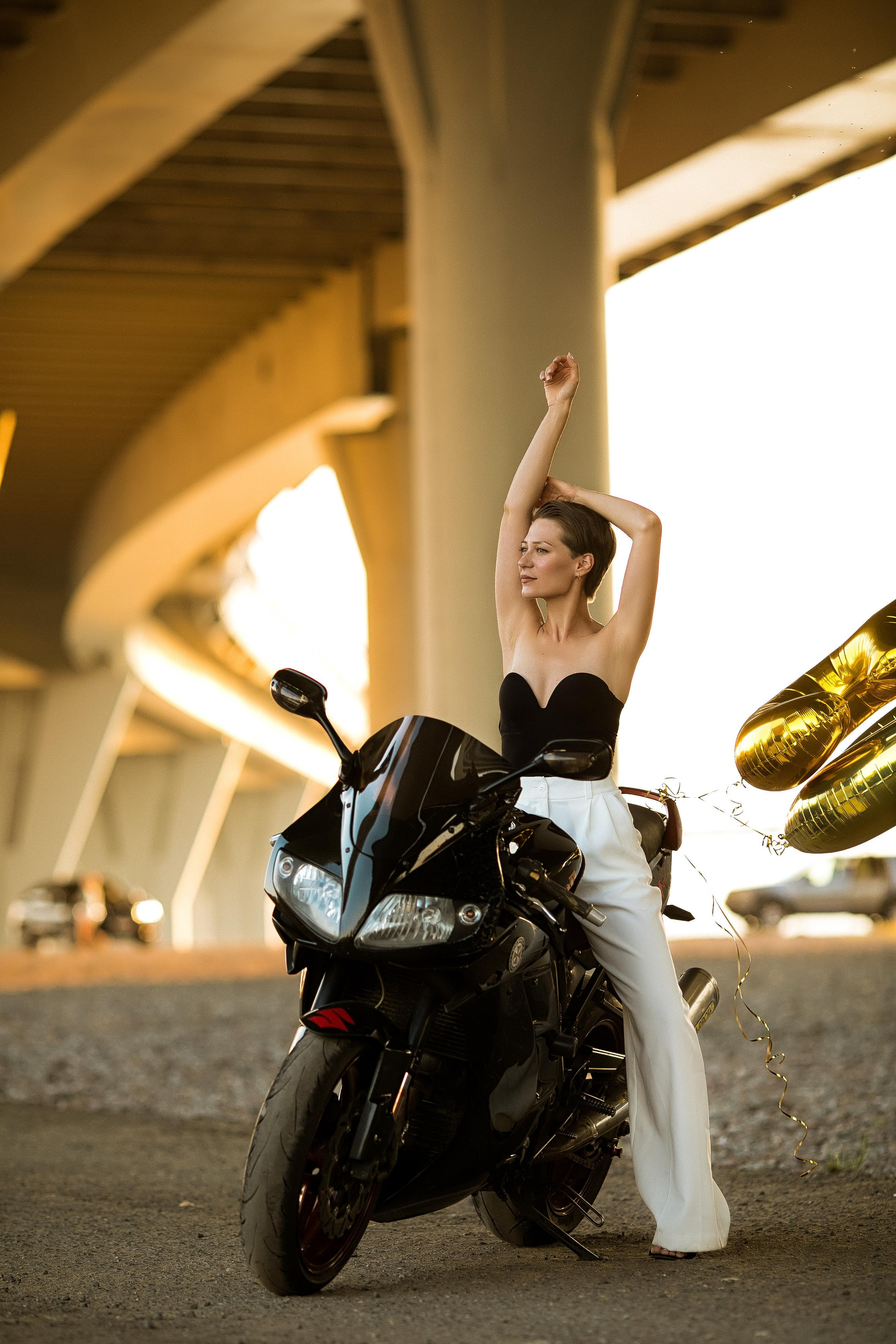 Фотосессия на мотоцикле для девушки. Семейный и свадебный фотограф в Санкт-Петербурге Таша Семёнова