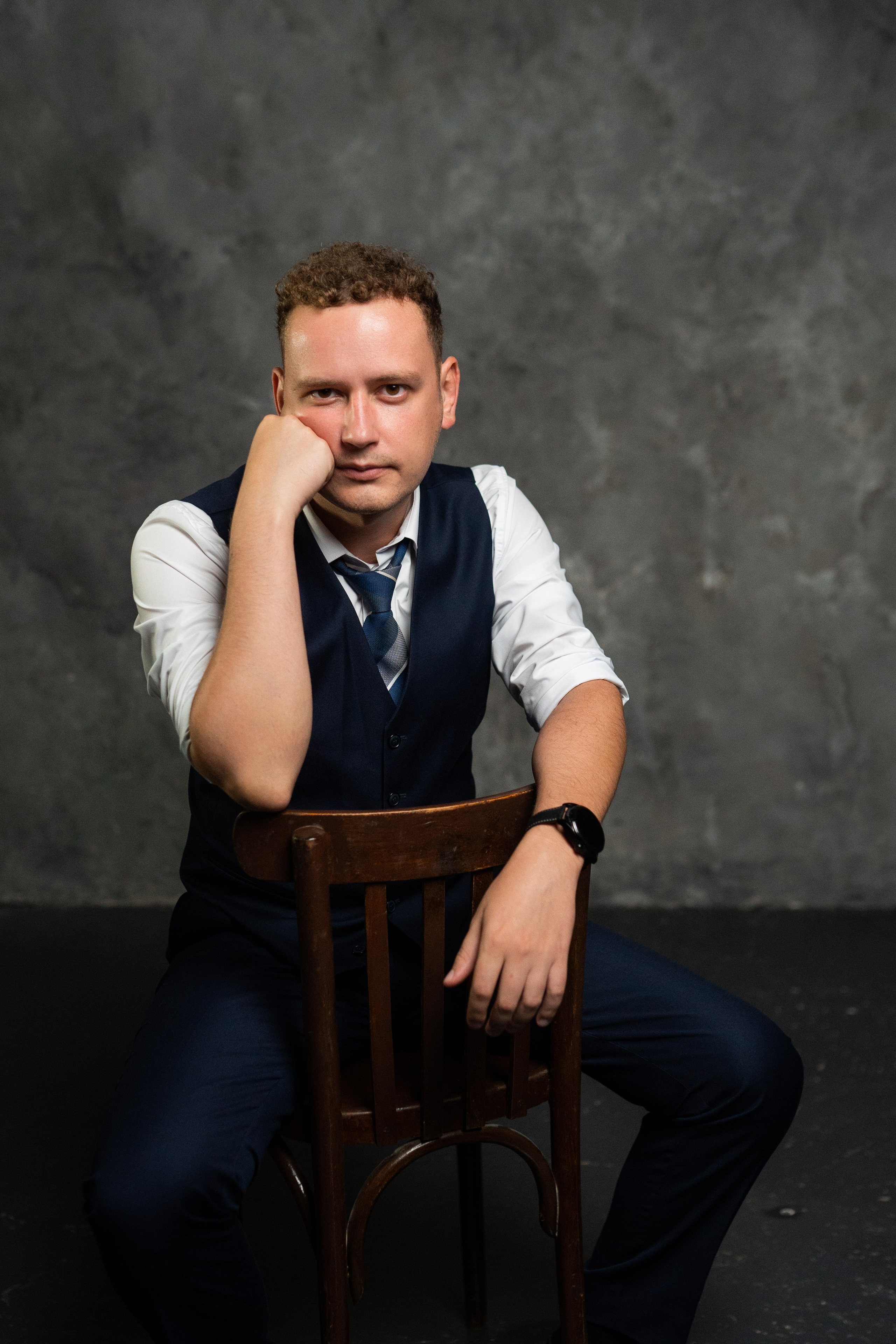 Дмитрий. Деловая мужская фотосессия в фотостудии. Фотограф в Самаре Иван Булатов