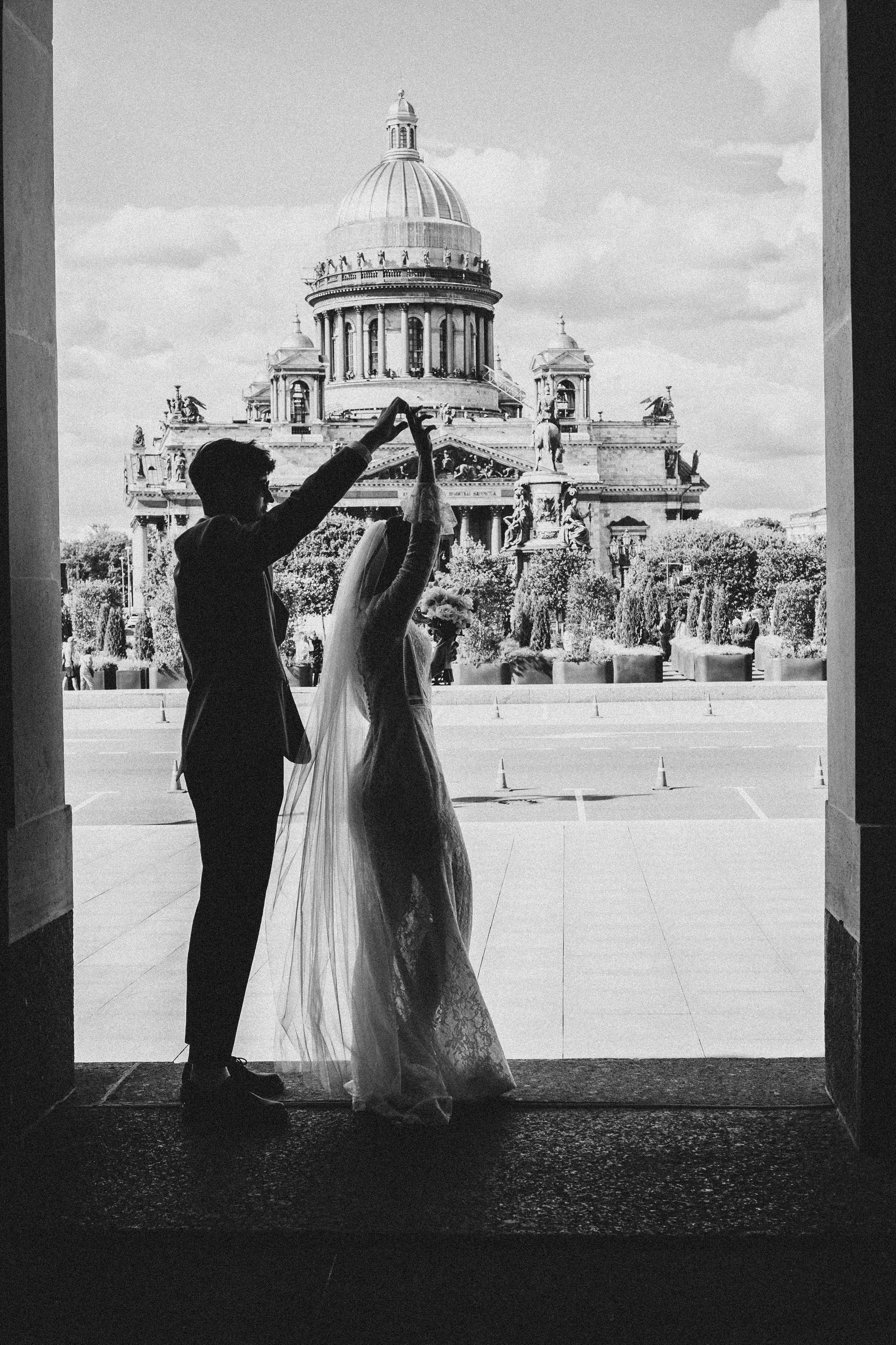 СВАДЕБНАЯ ПРОГУЛКА ВОЗЕ ИСАИКЕВСКОГО СОБОРА АСТОРИИ И ЗАКОНОДАЛЕТНОГО СОБРАНИЯ. Профессиональный фотограф, Санкт-Петербург — Виктория Богомолова