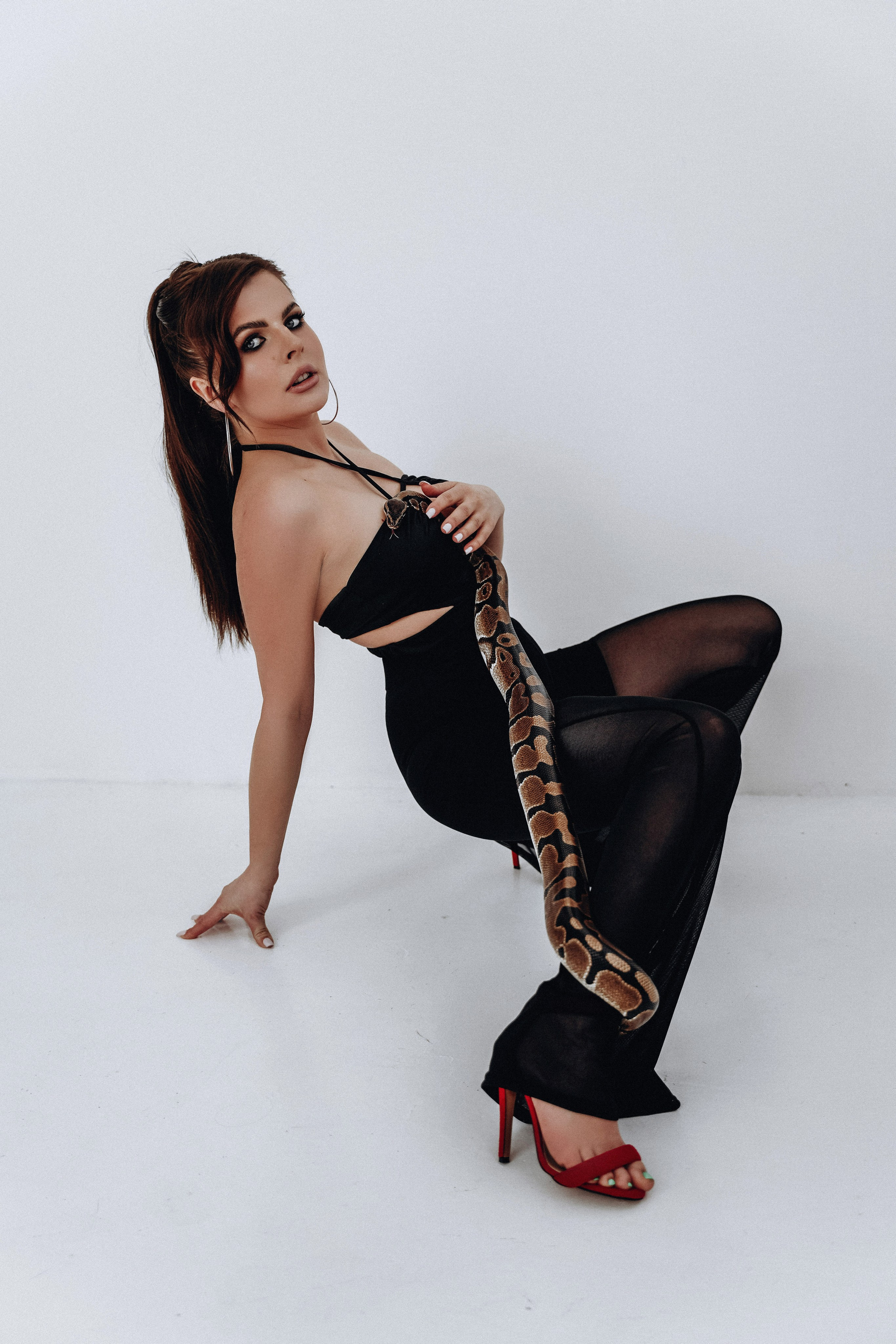 Дина — фотосессия со змеёй. Фотограф в Смоленске Ольга Давыдова