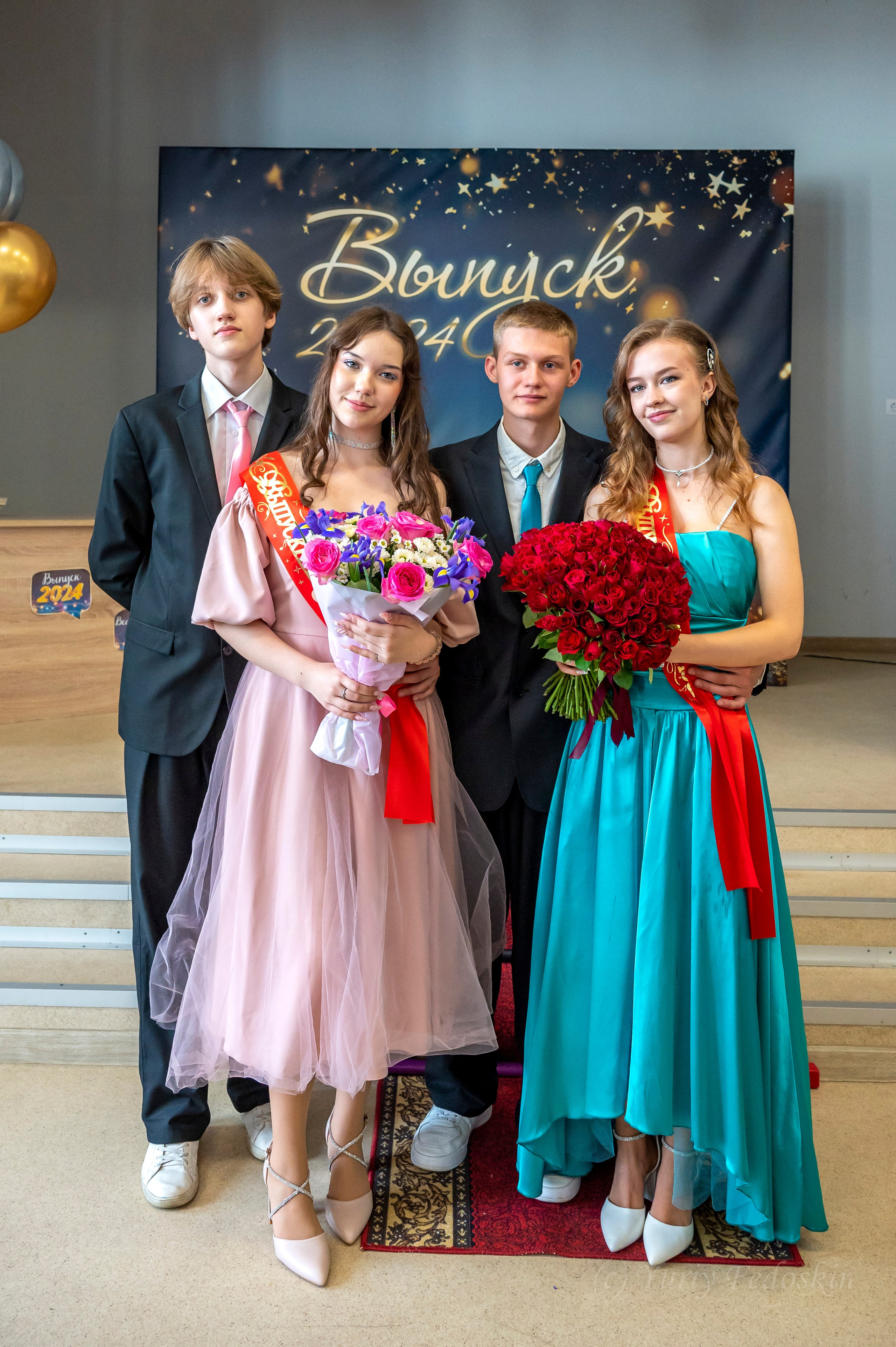 Репортаж о выпускном 9 классов в школе № 7 города Королёва, 26.06.24г. Профессиональный фотограф интерьеров в Москве Юрий Федоскин