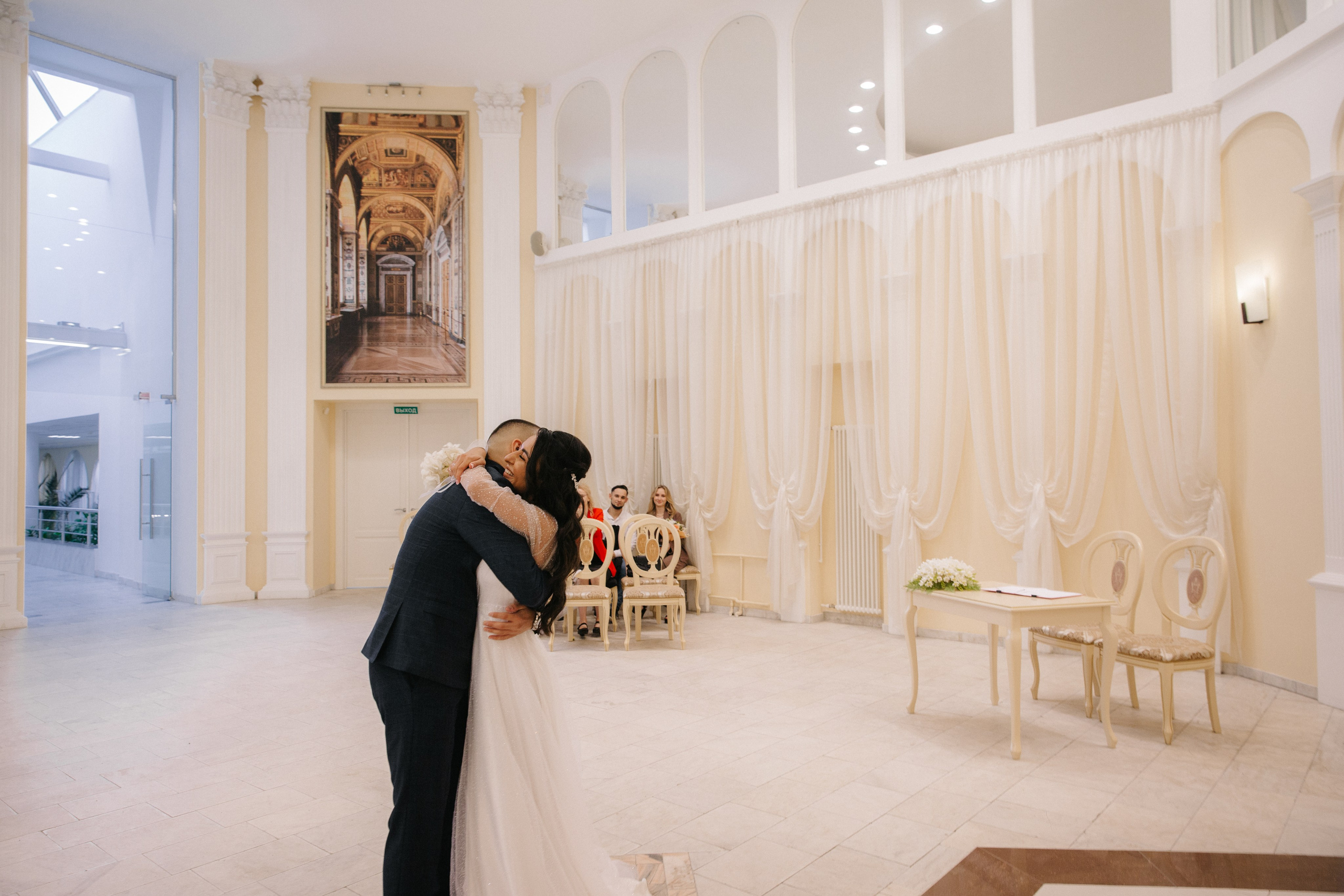 ВЫБОРГСКИЙ ЗАГС | июль, центр. Свадебный фотограф в Санкт-Петербурге Полина Корзухина