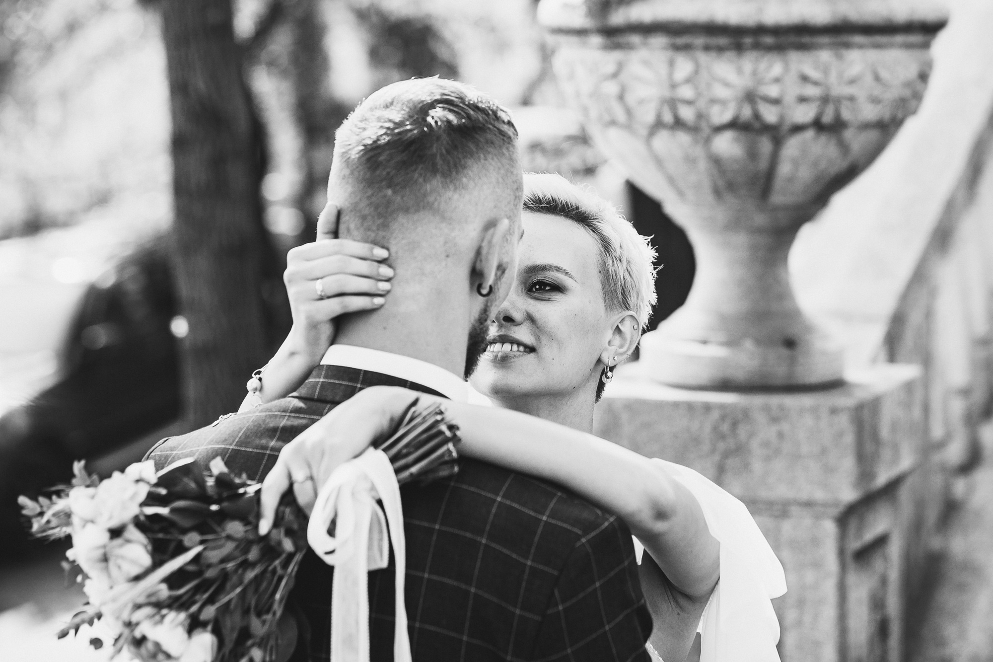 Фотограф Владивосток, макияж, платье, сборы, ведущий, свадьба, фотосессия, Серая лошадь. чб