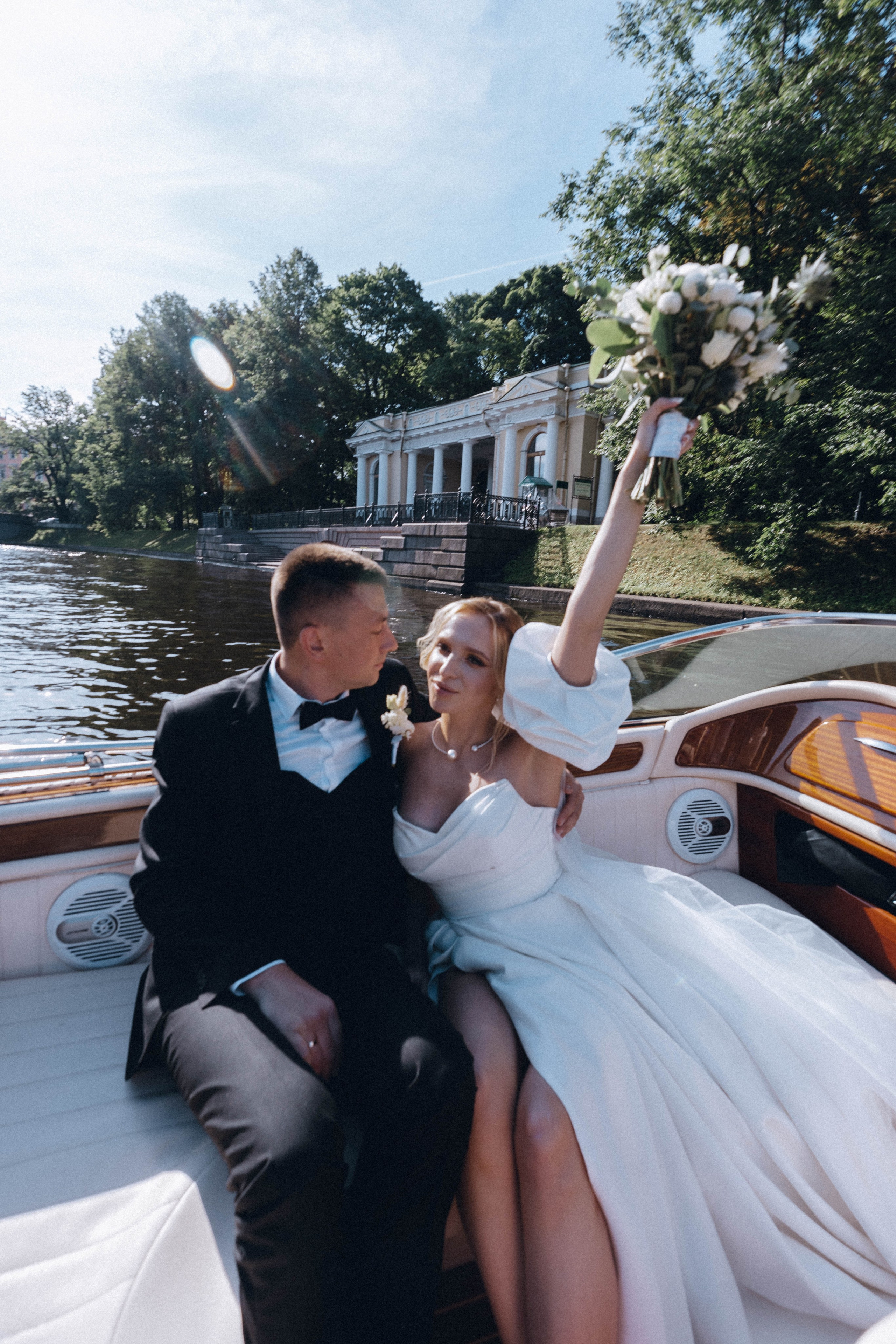 СВАДЕНБНАЯ СЬЕМКА НА КАТЕРЕ ПО КАНАЛАМ САНКТ-ПЕТЕРБУРГА И В АКВАТОРИИ НЕВЫ. Профессиональный фотограф, Санкт-Петербург — Виктория Богомолова