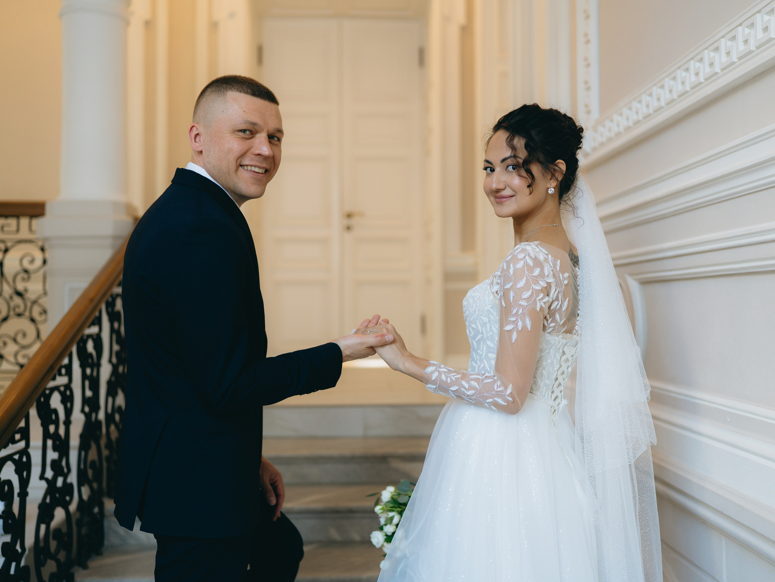 Свадебная фотосессия в загсе. Фотограф из Екатеринбурга Алена Мусалимова