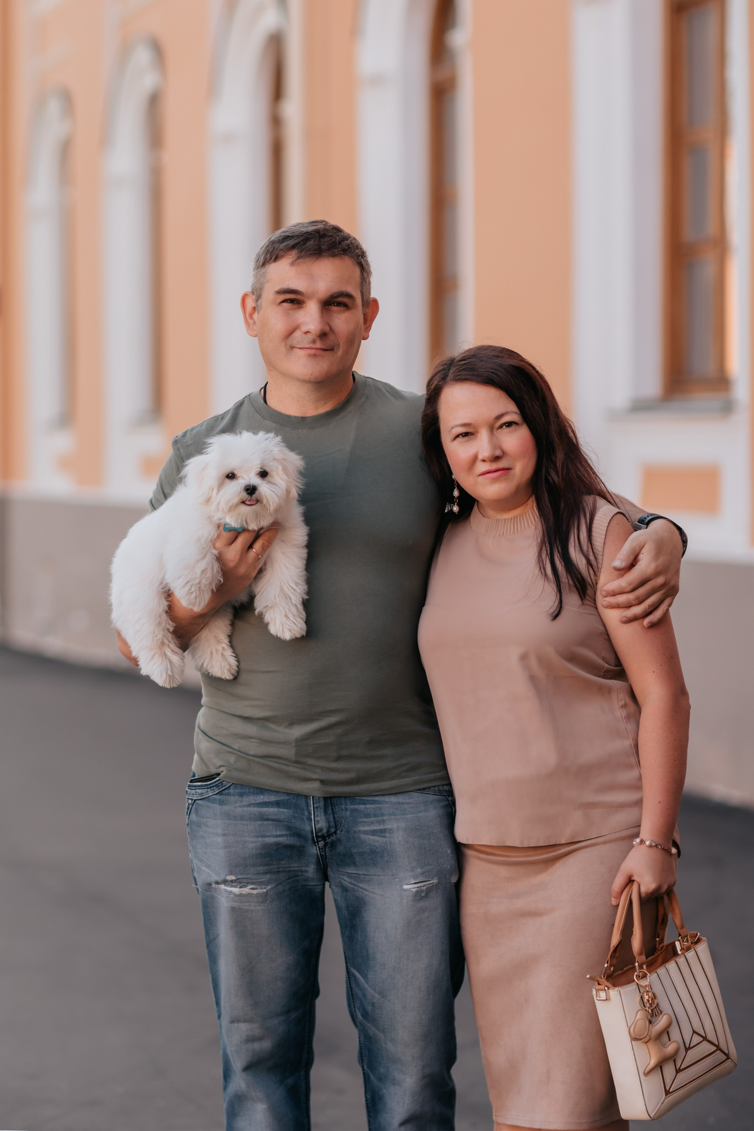 Мишка и семья, прогулка в городе. Семейный фотограф анималист Мария Крючкова