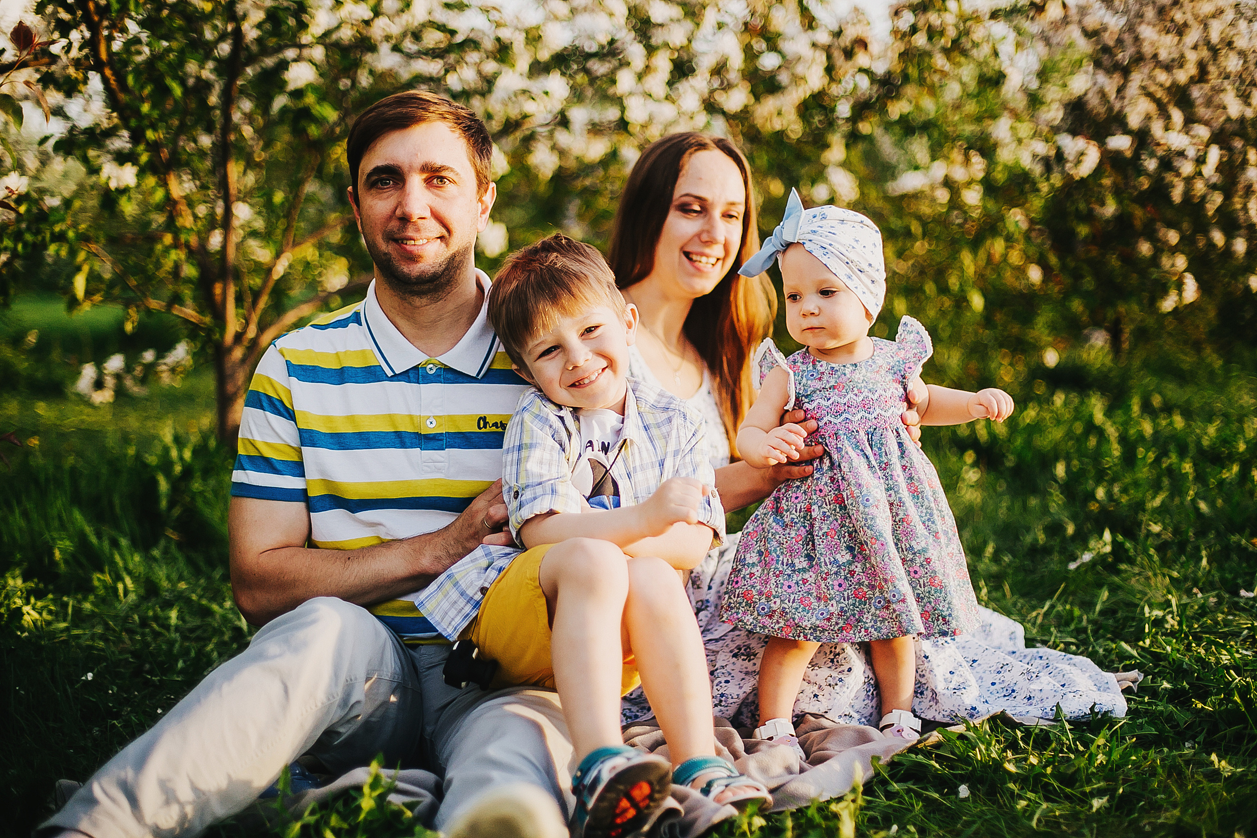 Миша, Маша и родители. Фотограф Полина Егорова город Тюмень