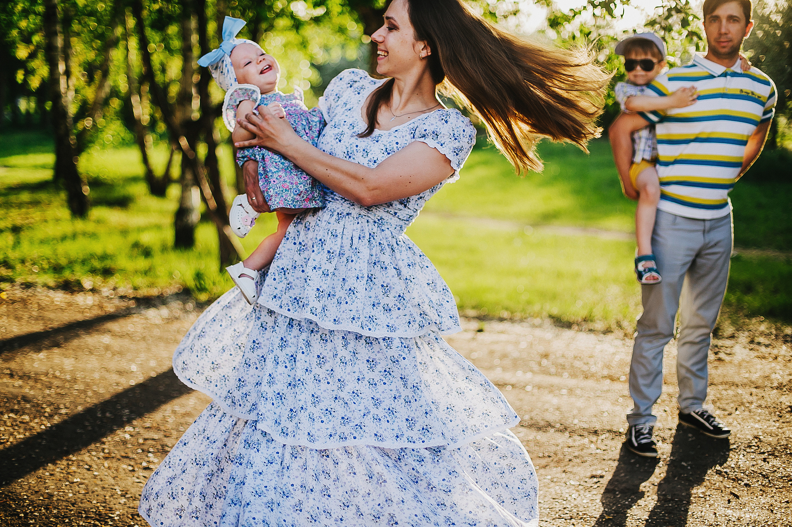Миша, Маша и родители. Фотограф Полина Егорова город Тюмень