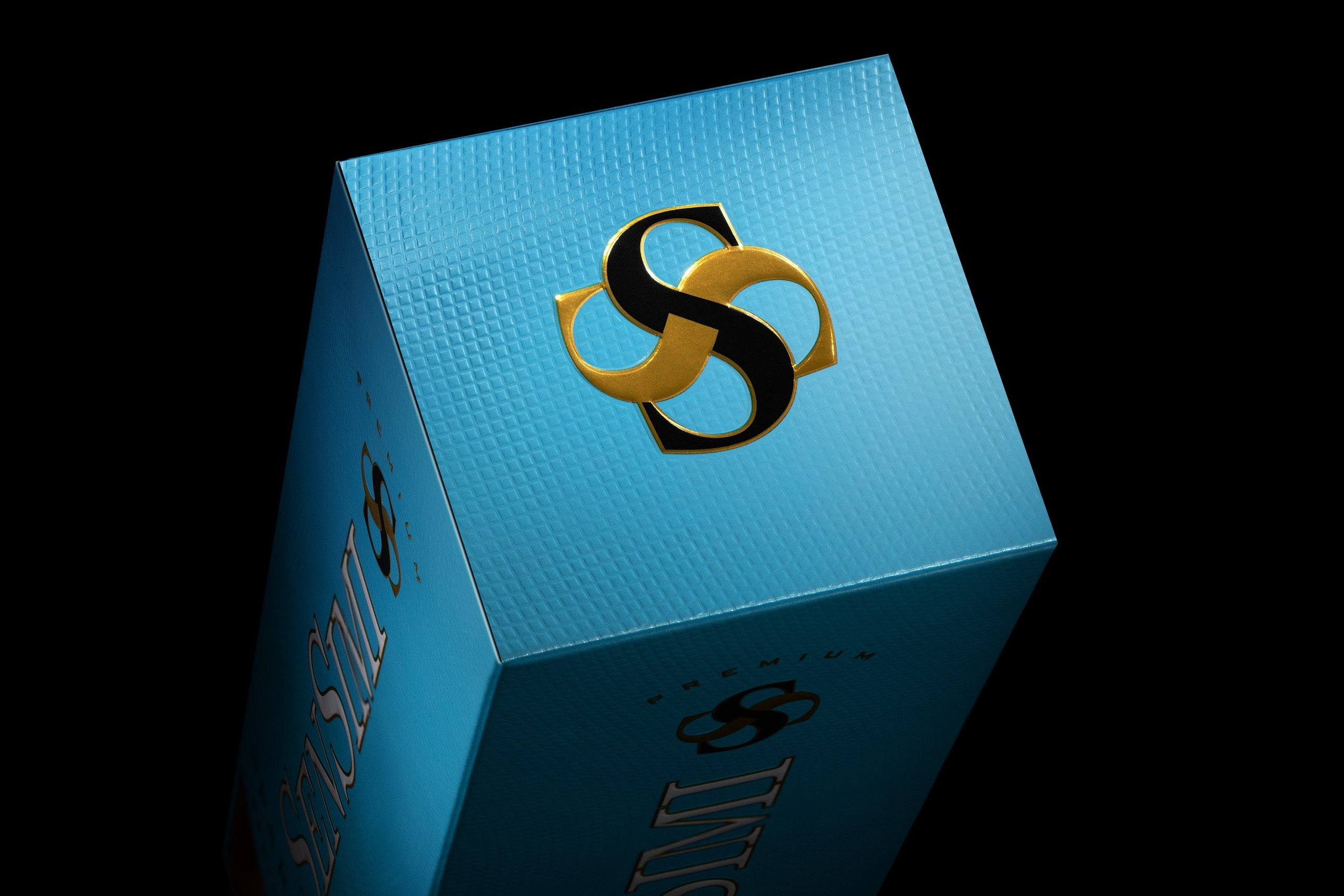 Профессиональная предметная фотосъемка бутылок в Москве и Московской области. Фотостудия в Москве LUXARTPHOTO