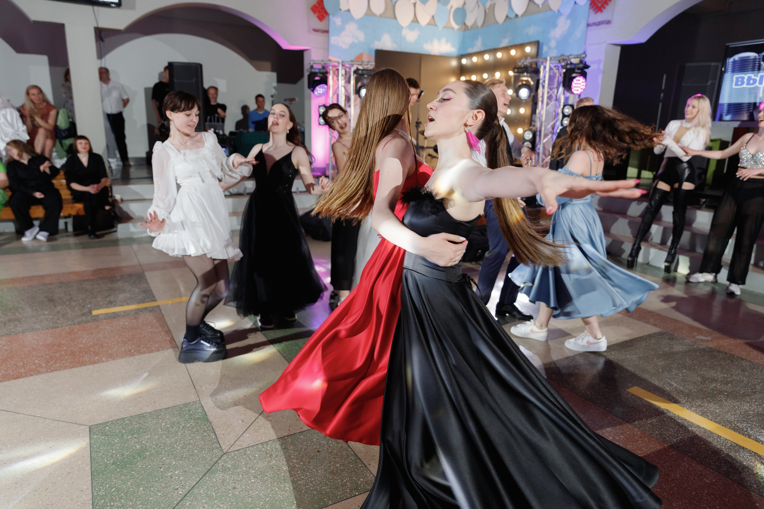 Школьный выпускной 2023 год в Минске. Свадебный фотограф в Минске/Беларуси Сергей Спиридонов