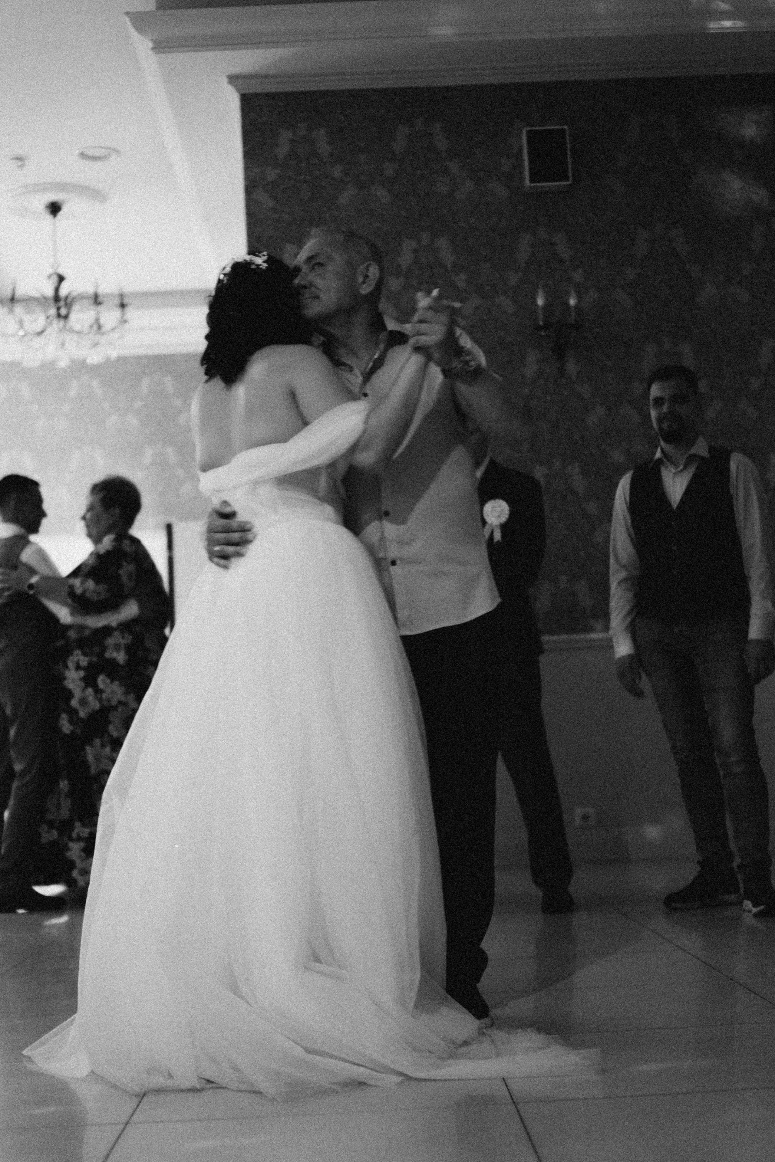 ТАНЕЦ ОТЦА И ДОЧЕРИ НА БАНКЕТЕ (СВАДЕБНАЯ ФОТОСЕСИИЯ БАНКЕТА). Профессиональный фотограф, Санкт-Петербург — Виктория Богомолова