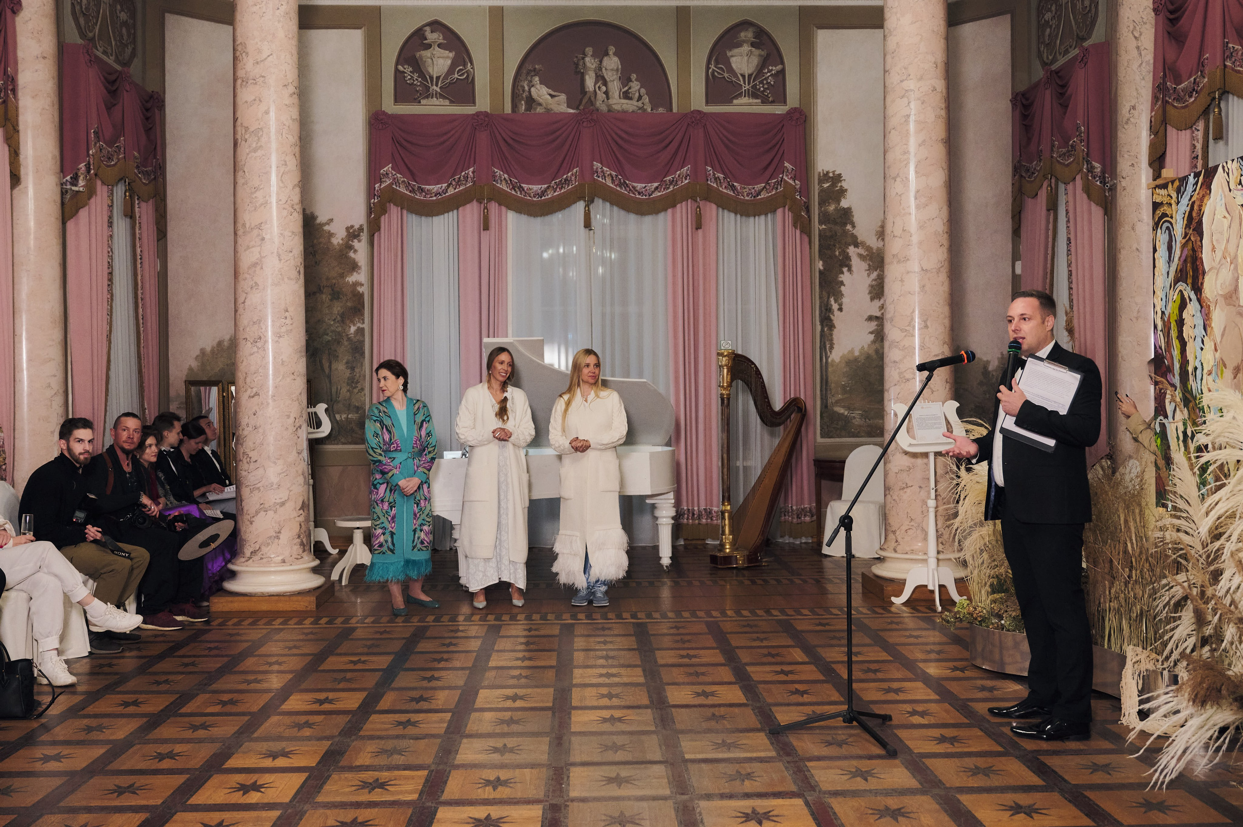 Открытие выставки 13.09.22. Никита Хохловский фото и видео продакшн