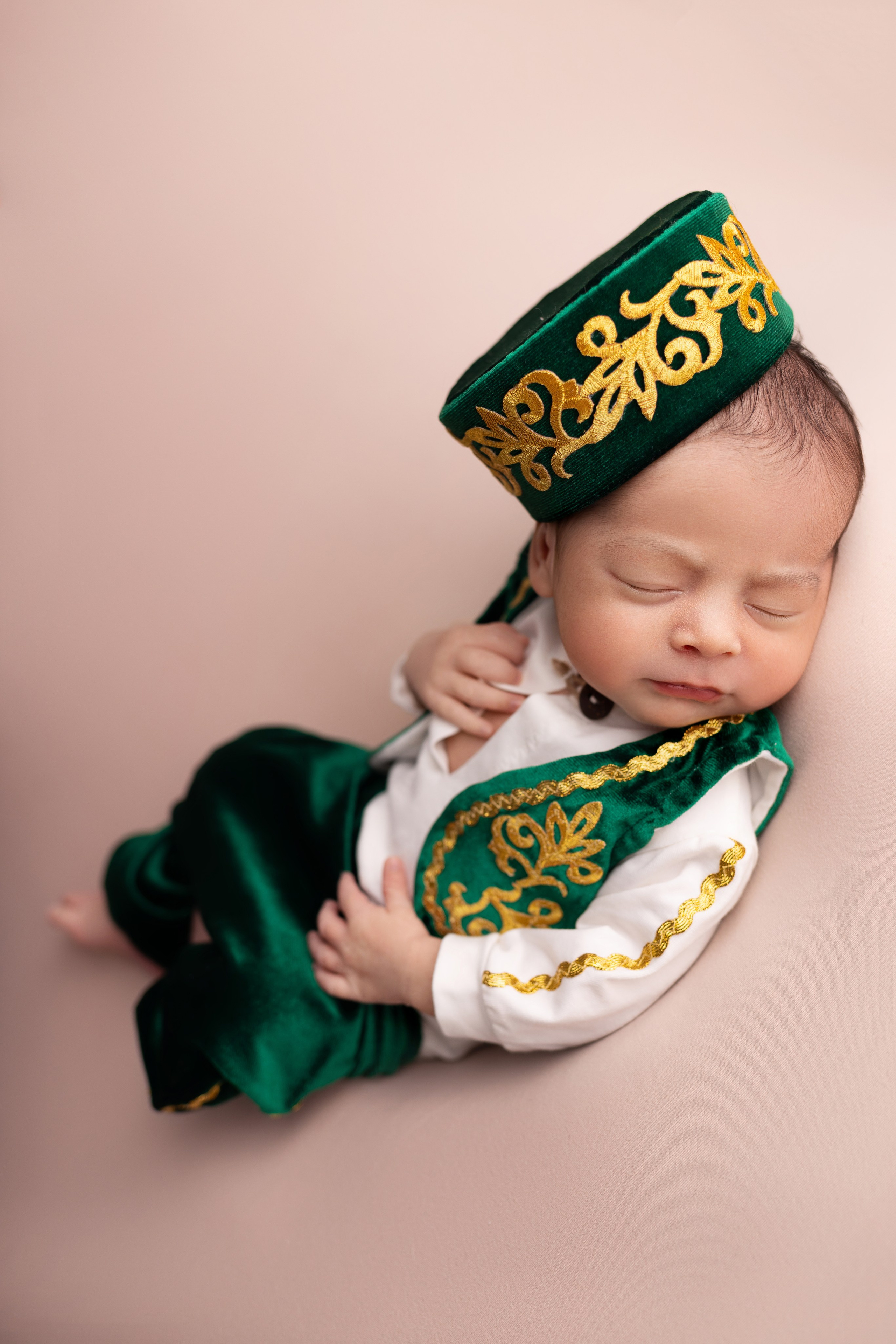 Классическая фотосессия малыша. Фотограф новорожденных малышей в Омске и Омской области Эльвира Камаева