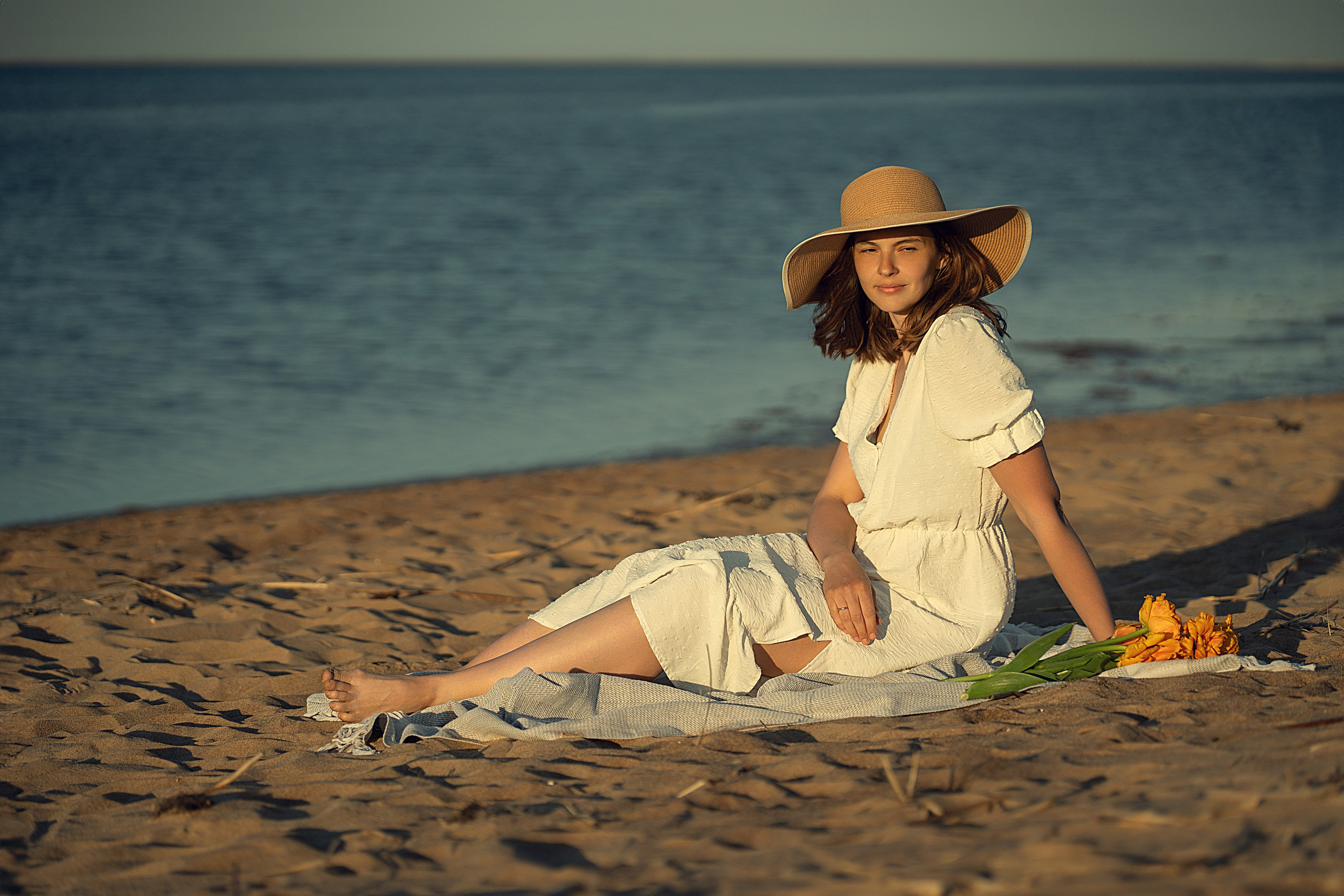 молодые родители, многодетная семья, съемка на пляже, семейная фотосессия, съёмка на финском заливе, фотосессия на финском заливе, женский портрет на пляже
