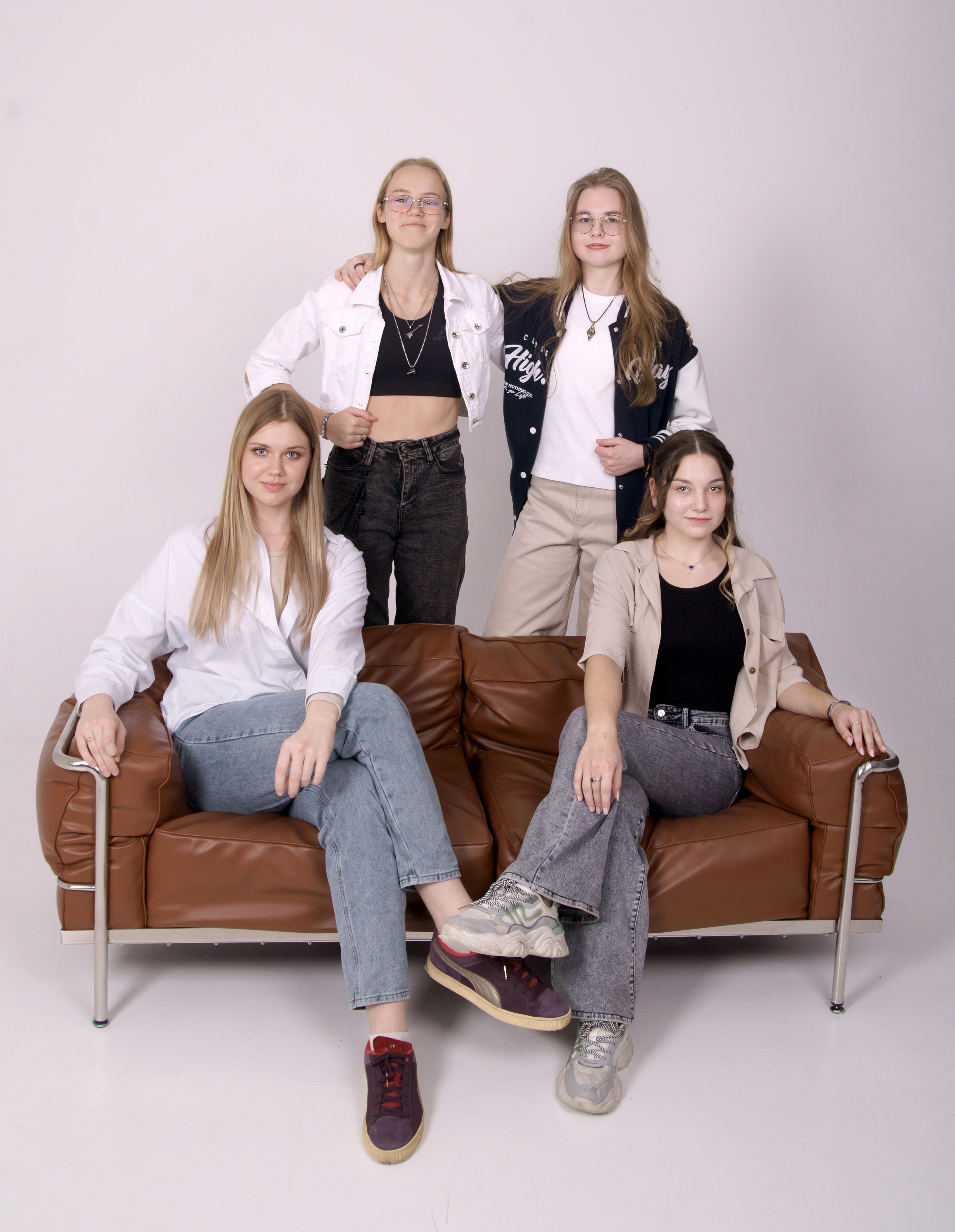 Студийная фотосессия выпускников 9,11 классов в Иркутске