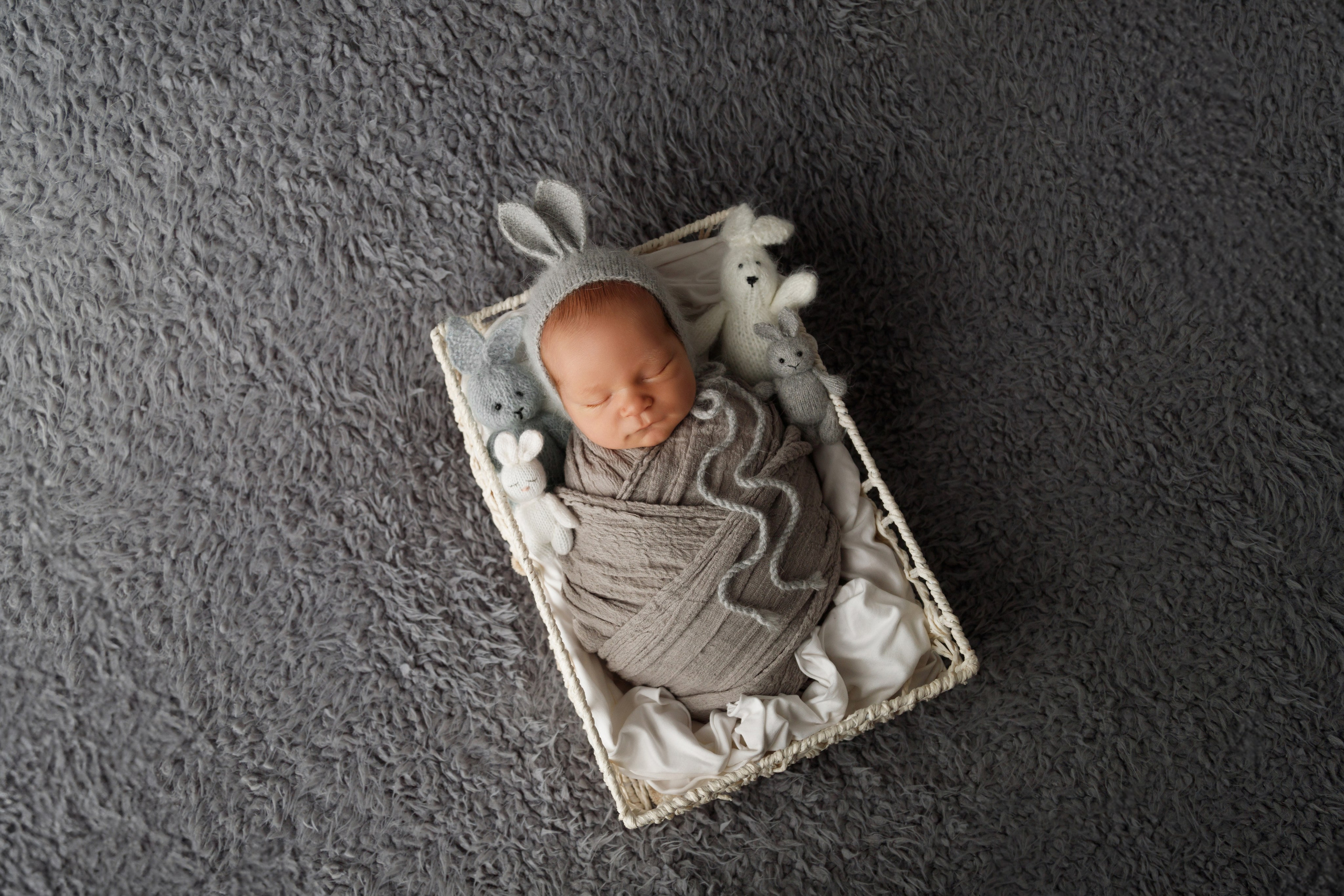 Кроватки, корзинки, качели, большие игрушки и пр. ТОПовый фотограф беременных Екатеринбург. Фотограф новорожденных малышей Екатеринбург