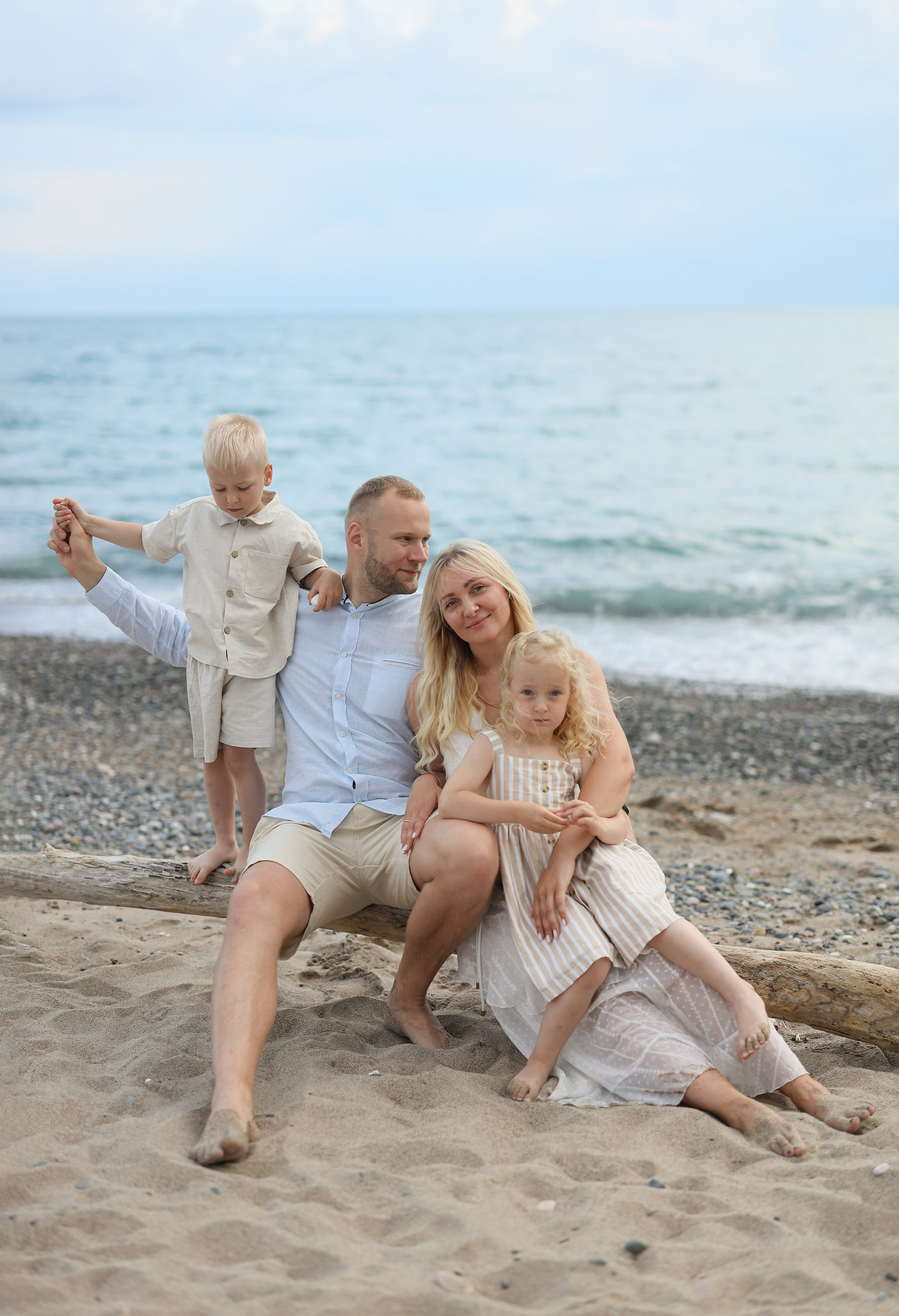 Семейная фотосессия на пляже Келасур, Сухум, Абхазия. Свадебный и семейный фотограф в Абхазии Жанна Соснина