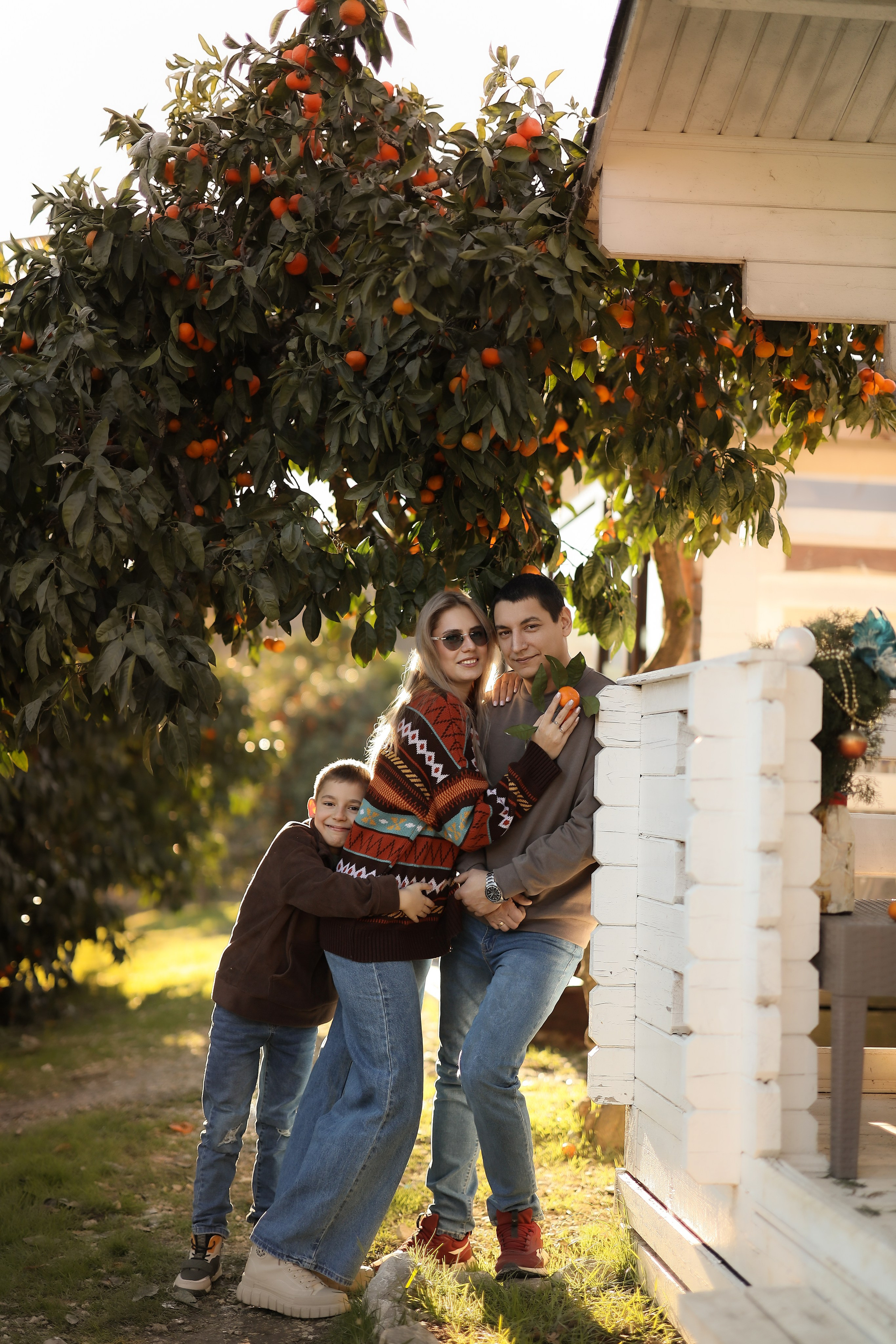 Фотосессия в мандариновом саду в Новом Афоне, Абхазия. Свадебный и семейный фотограф в Абхазии Жанна Соснина