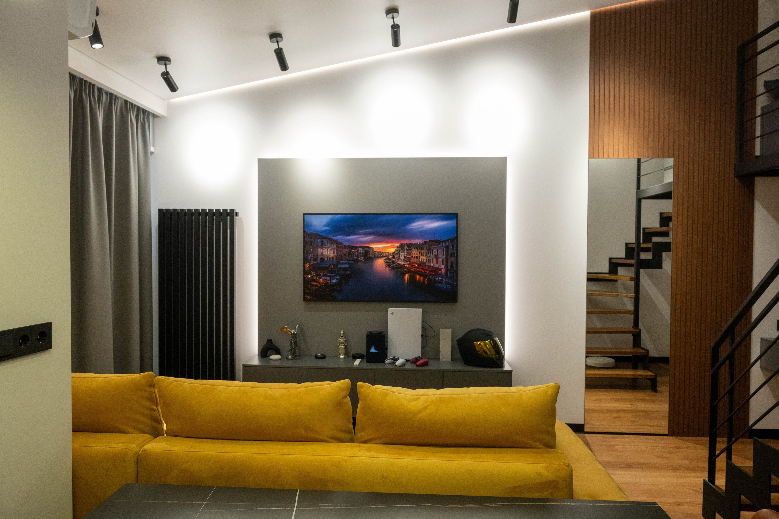 The apartment is on two levels. Fotograf Dmitrii Donets