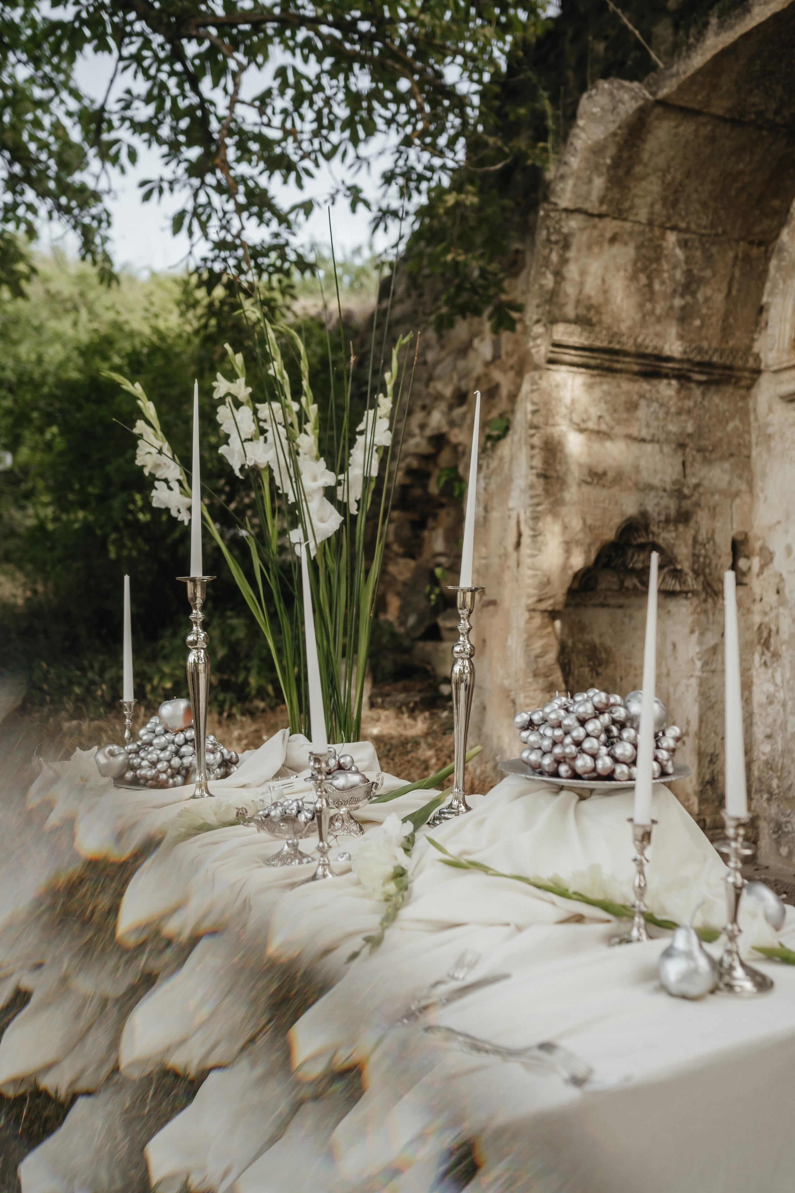 Свадебная фотосессия в старинном заброшенном храме в Крыму Гладиолусы. Свадебный и семейный фотограф и видеограф, Крым, Москва, Санкт -Петербург