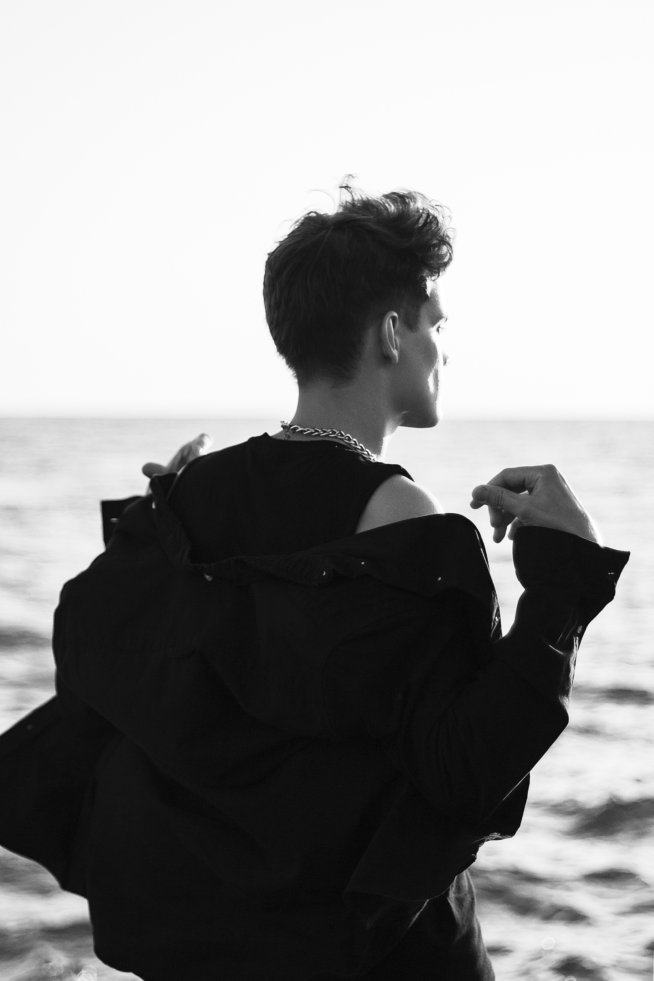 Мужская фотосессия в море. Свадебный и индивидуальный фотограф Никита Роут | Москва