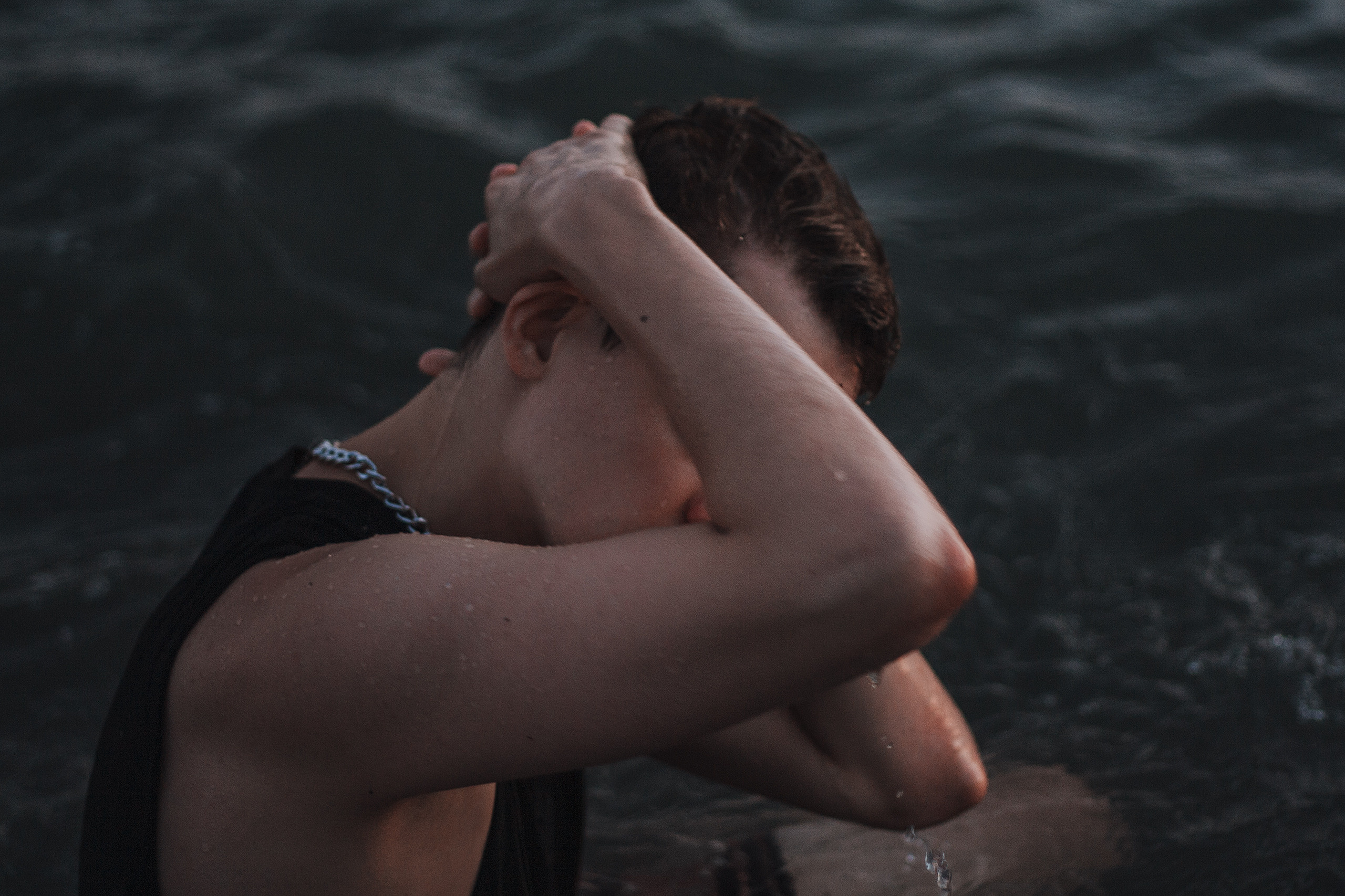 Мужская фотосессия в море. Свадебный и индивидуальный фотограф Никита Роут | Москва