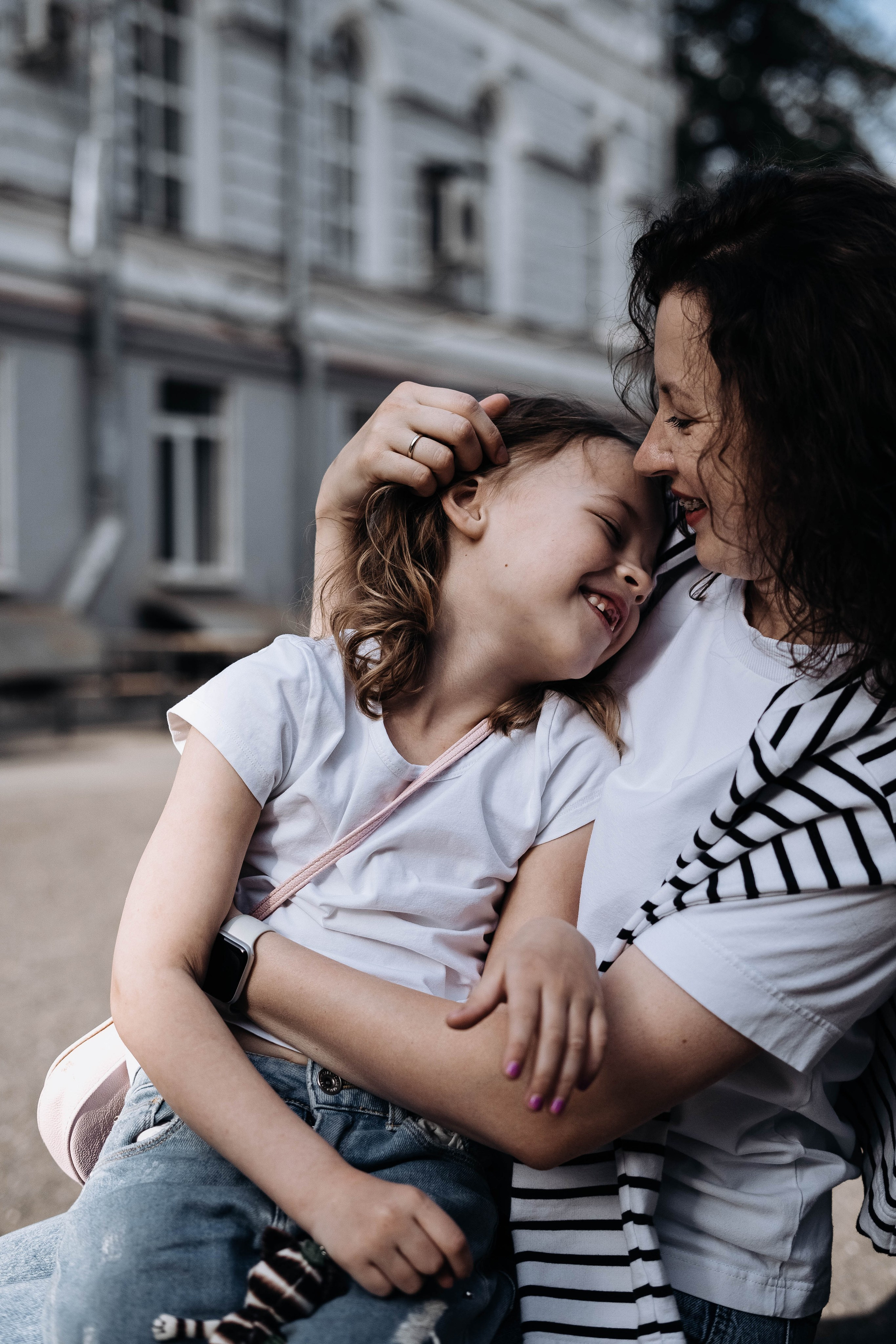 Маня и Аня ранним утром 🤍. Семейный фотограф в Томске Зарина Азизбаева