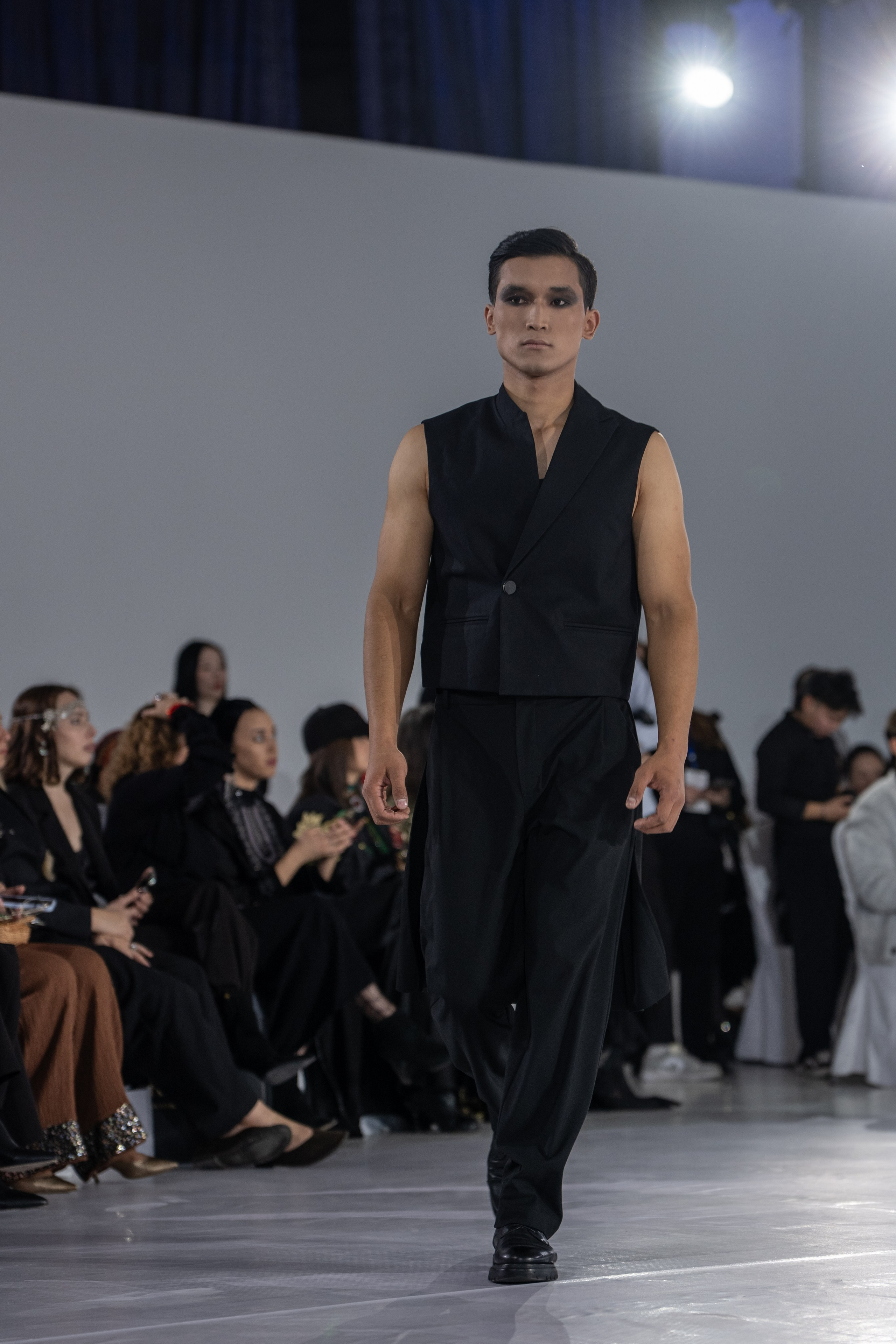 Dwsigner Nazar Almazbekov. Сайт Алматинского НЮ АРТ, будуар и фэшн фотографа Дениса Карпенко