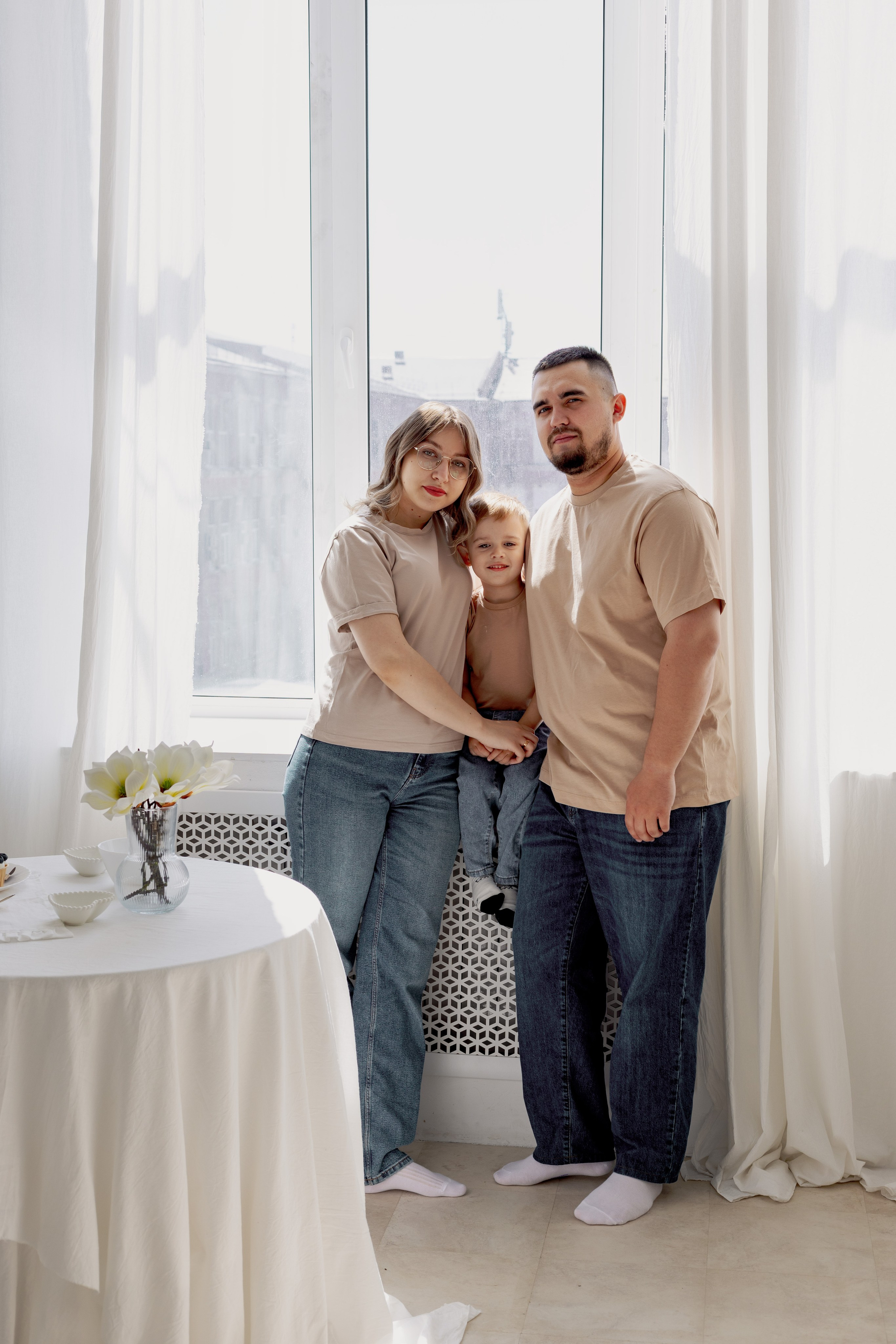 Семейная фотосессия в студии (Михаил, Крестина и Макар). Женский фотограф в Орске Новотроицке Динара Долганова