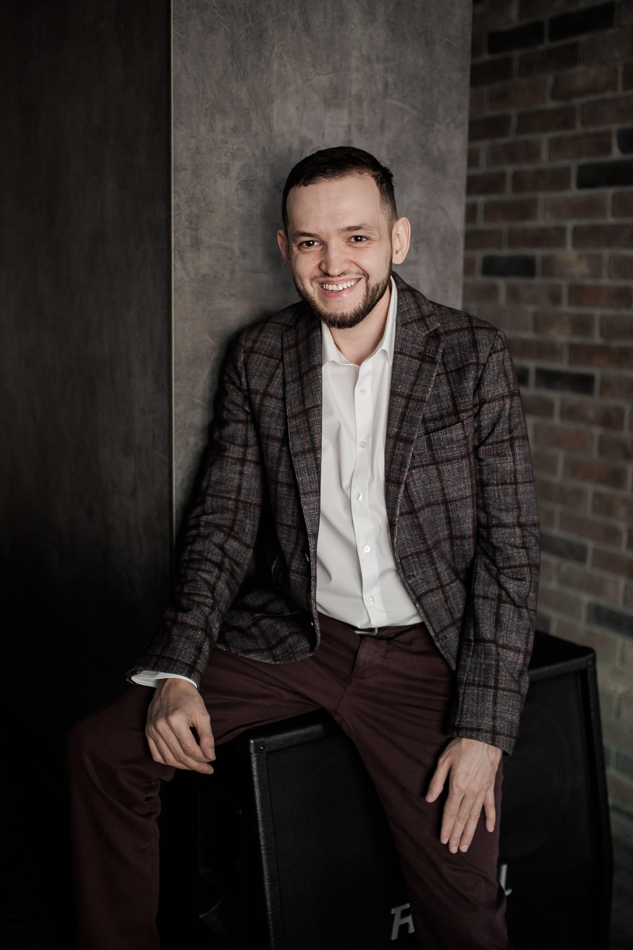 Свадьба Полины и Сергея (сборы жениха). Портретный фотограф Юлия Красноперова в Барнауле/Заринске