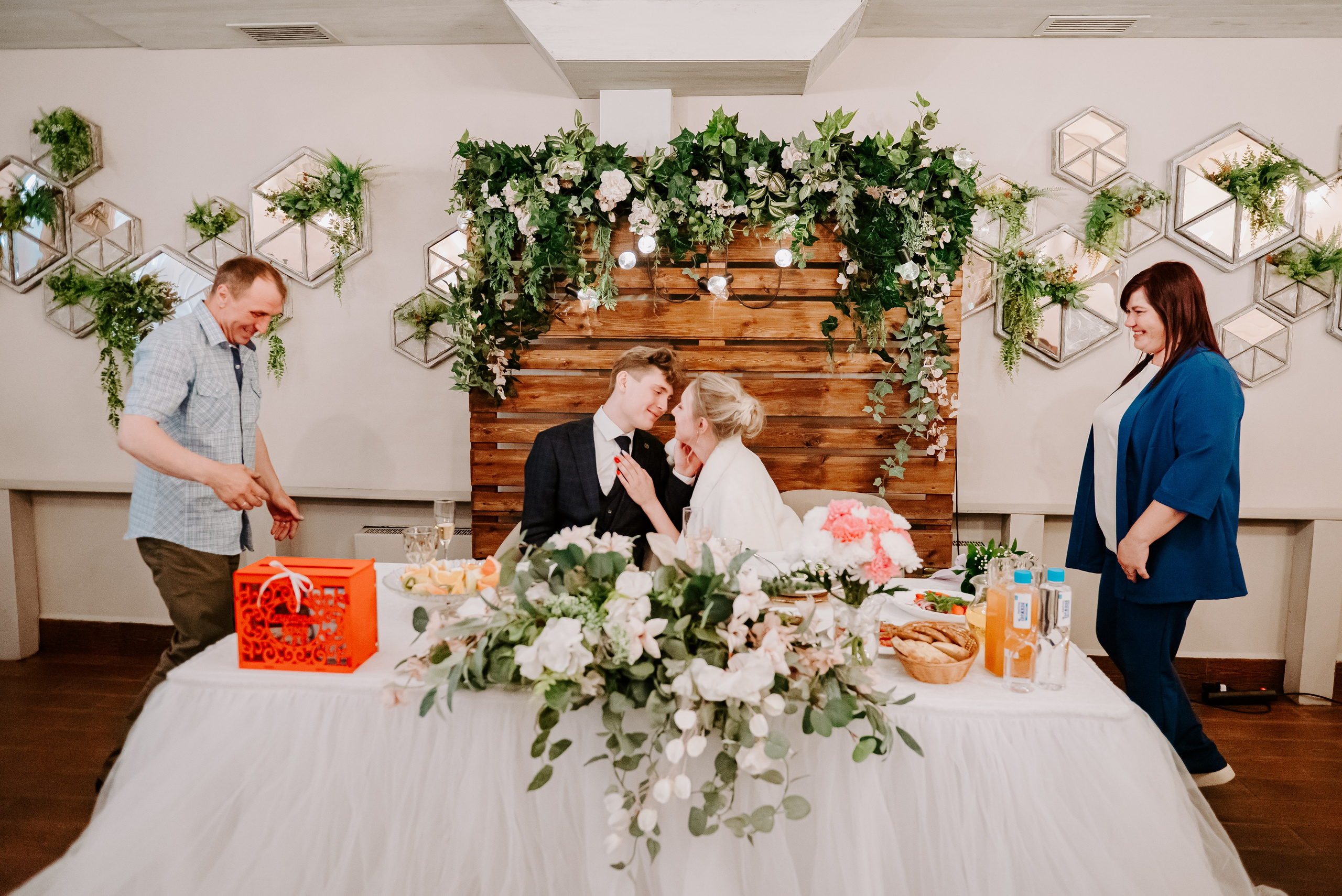 Свадебная фотосессия в музыкальном театре в г. Кемерово