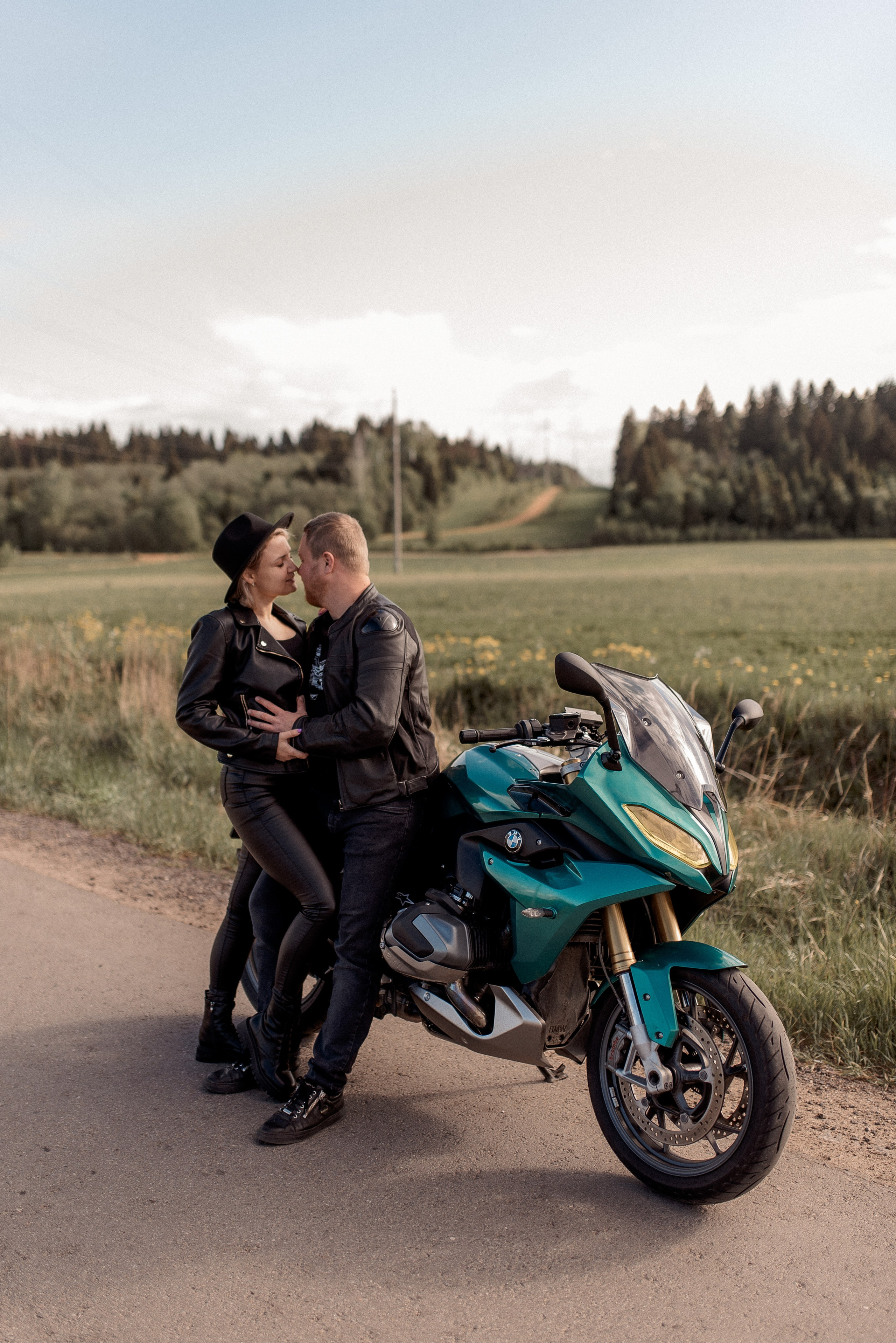 Марина и Женя. Мотоцикл. Lovestory. Семейный фотограф в Москве Екатерина Север