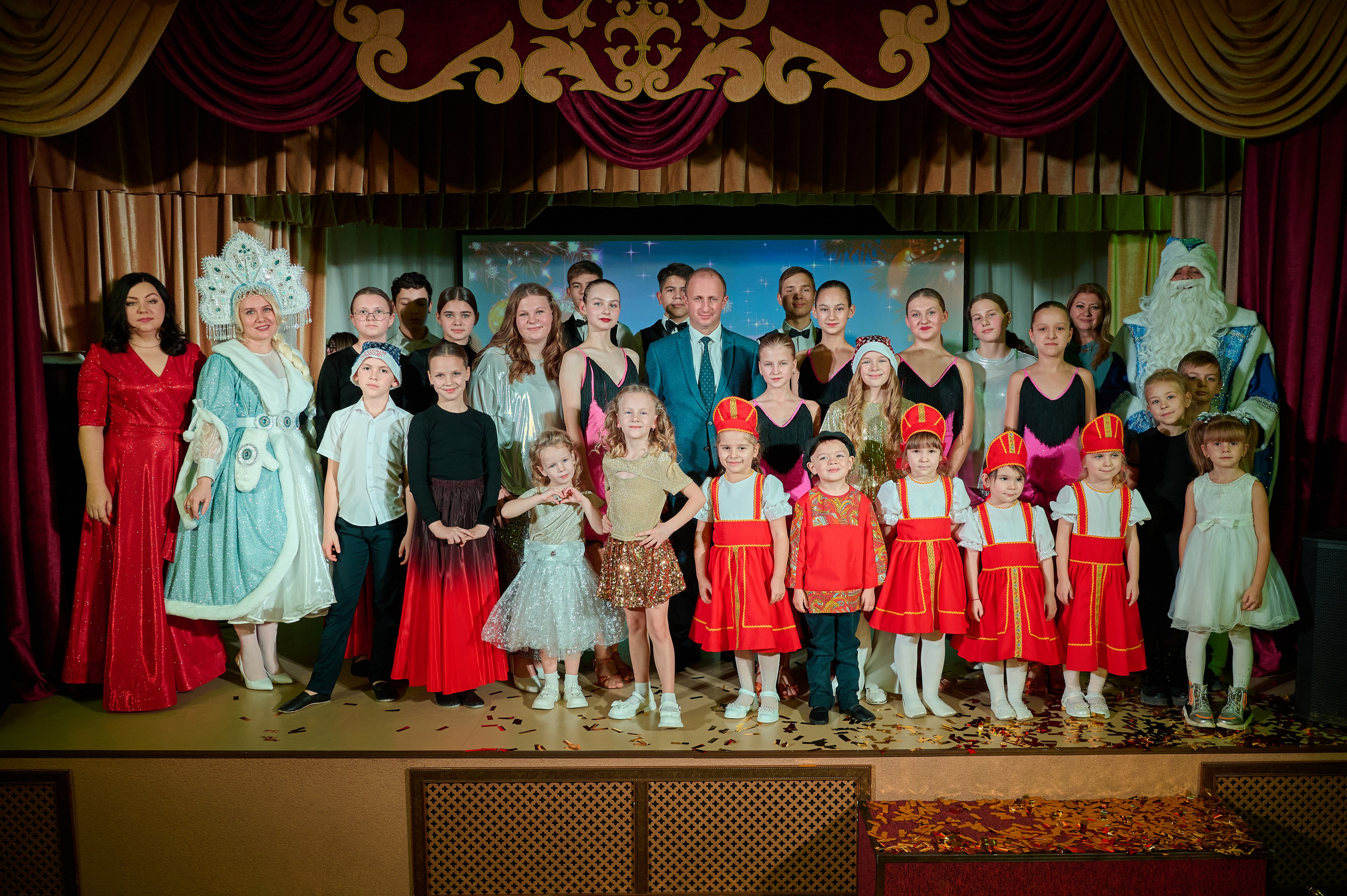 НОвогодний концерт. дк Виноградный. Жизнь курорта Кабардинка в фотографиях