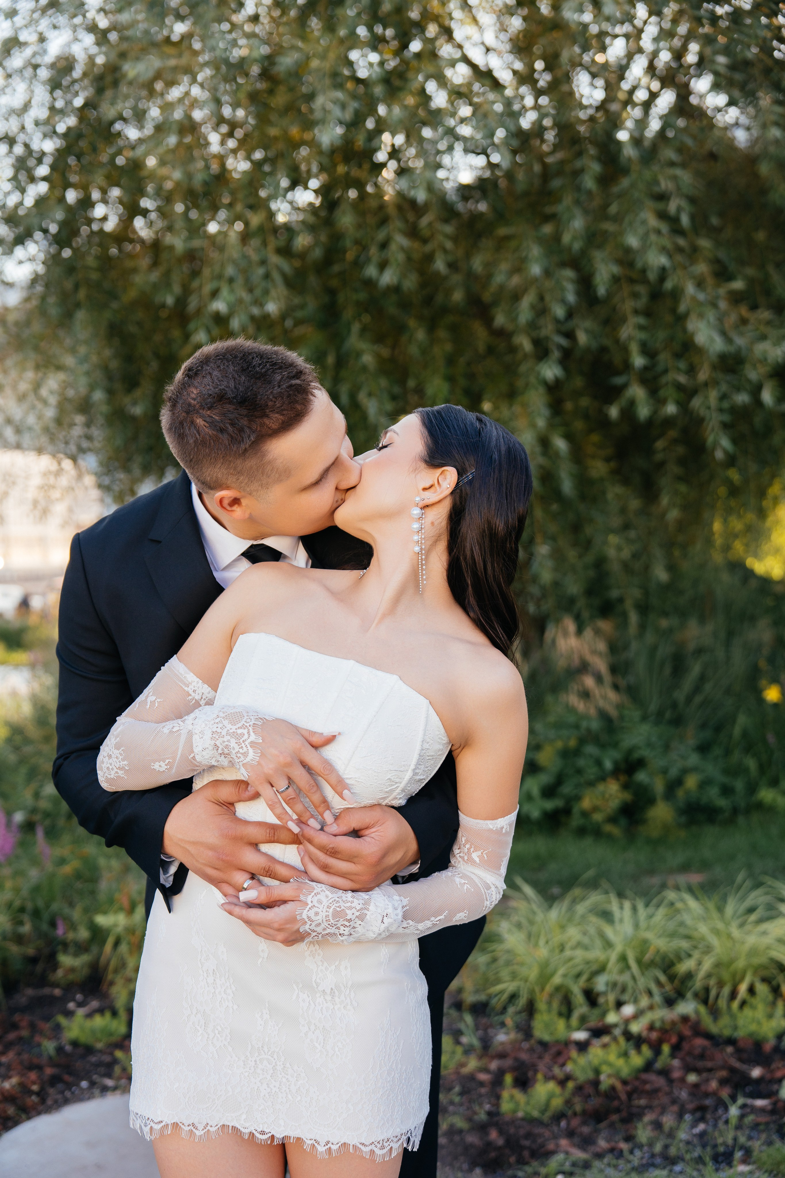 Свадебная фотосессия в Москве у высотки на Котельнической набережной. Свадебный фотограф в Москве Анна Полушина