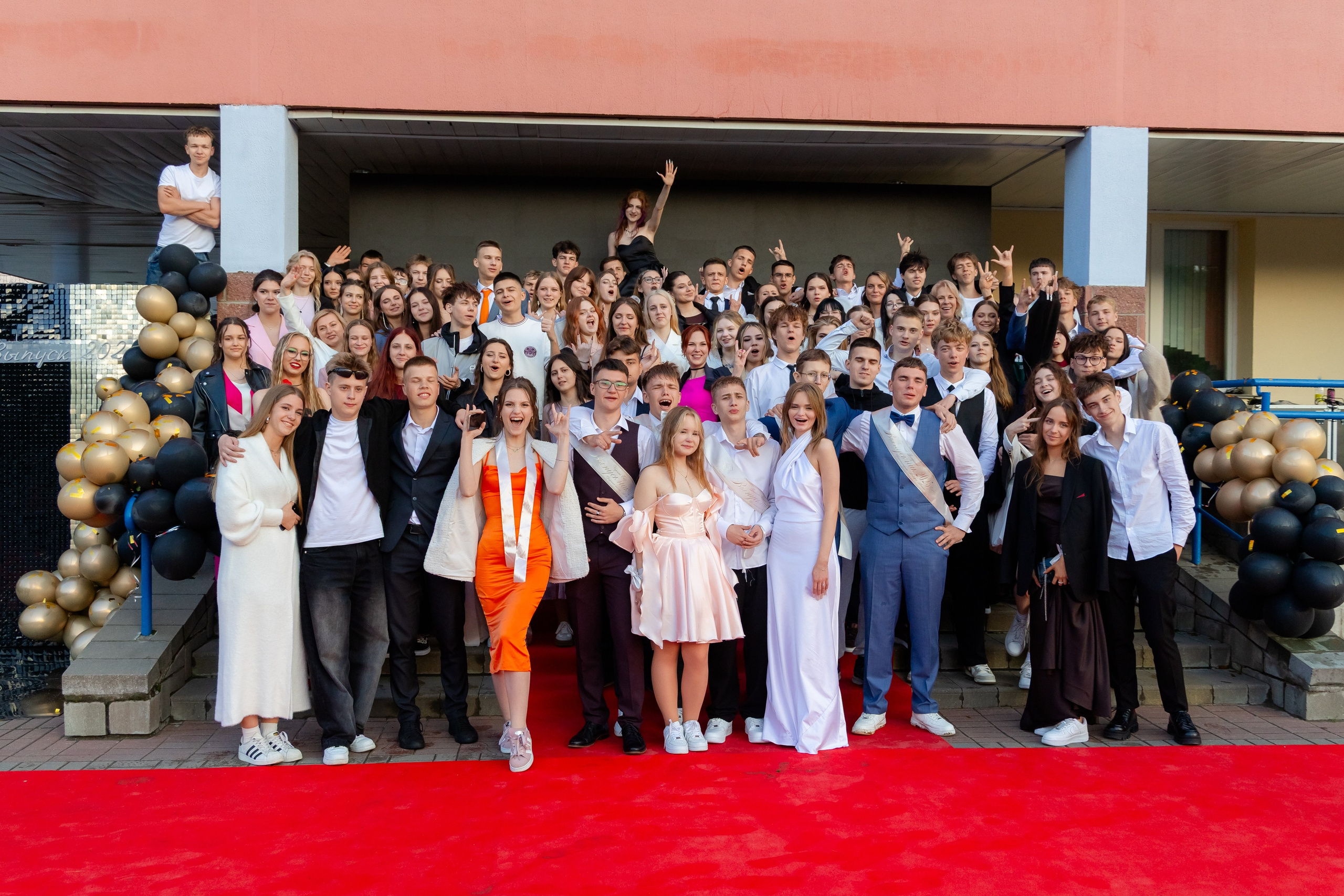 Школьный выпускной 2025 год в Минске, Беларуси. Свадебный фотограф в Минске/Беларуси Сергей Спиридонов