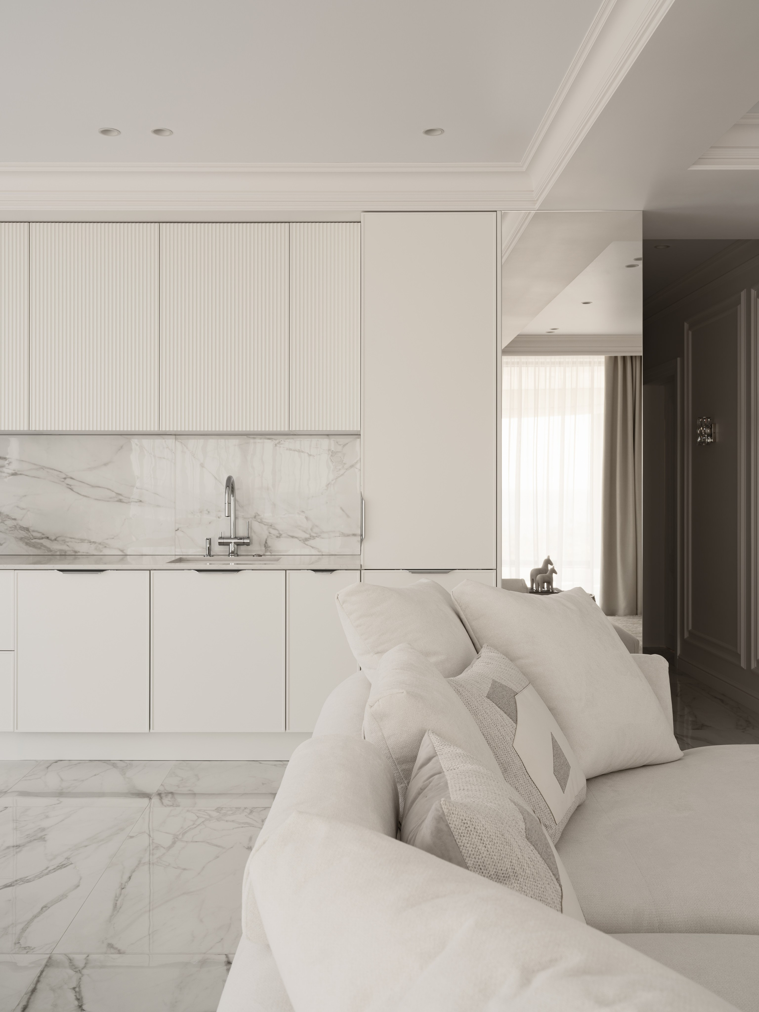 Современная кухня-гостиная в светлых оттенках с мраморным полом и стенами, мягким диваном и лаконичными фасадами без ручек — гармоничный интерьер в стиле минимализм от дизайнера Алёны Боярской, стилист Наталья Якушева, фотограф Сергей Денисенко.