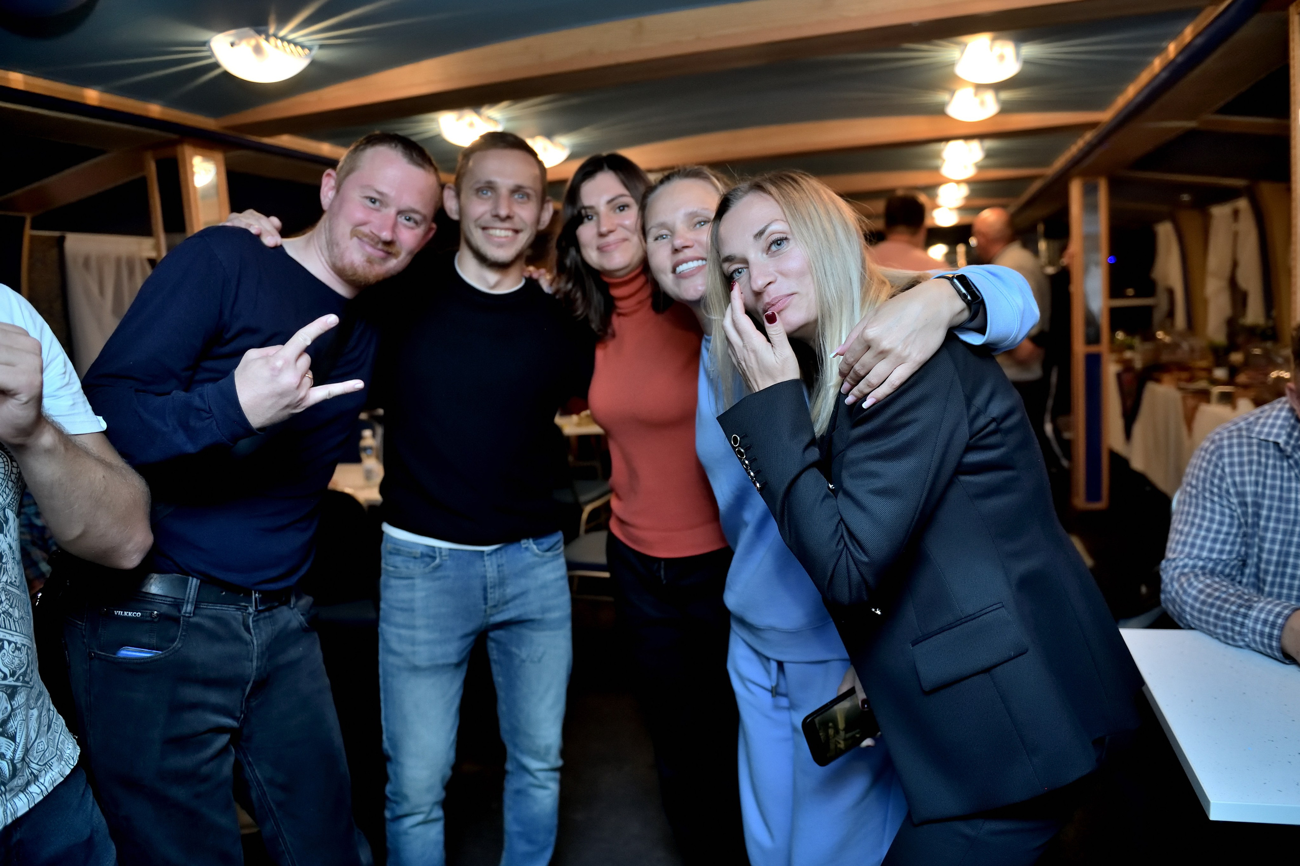 "Фотографии сотрудников на мероприятии".