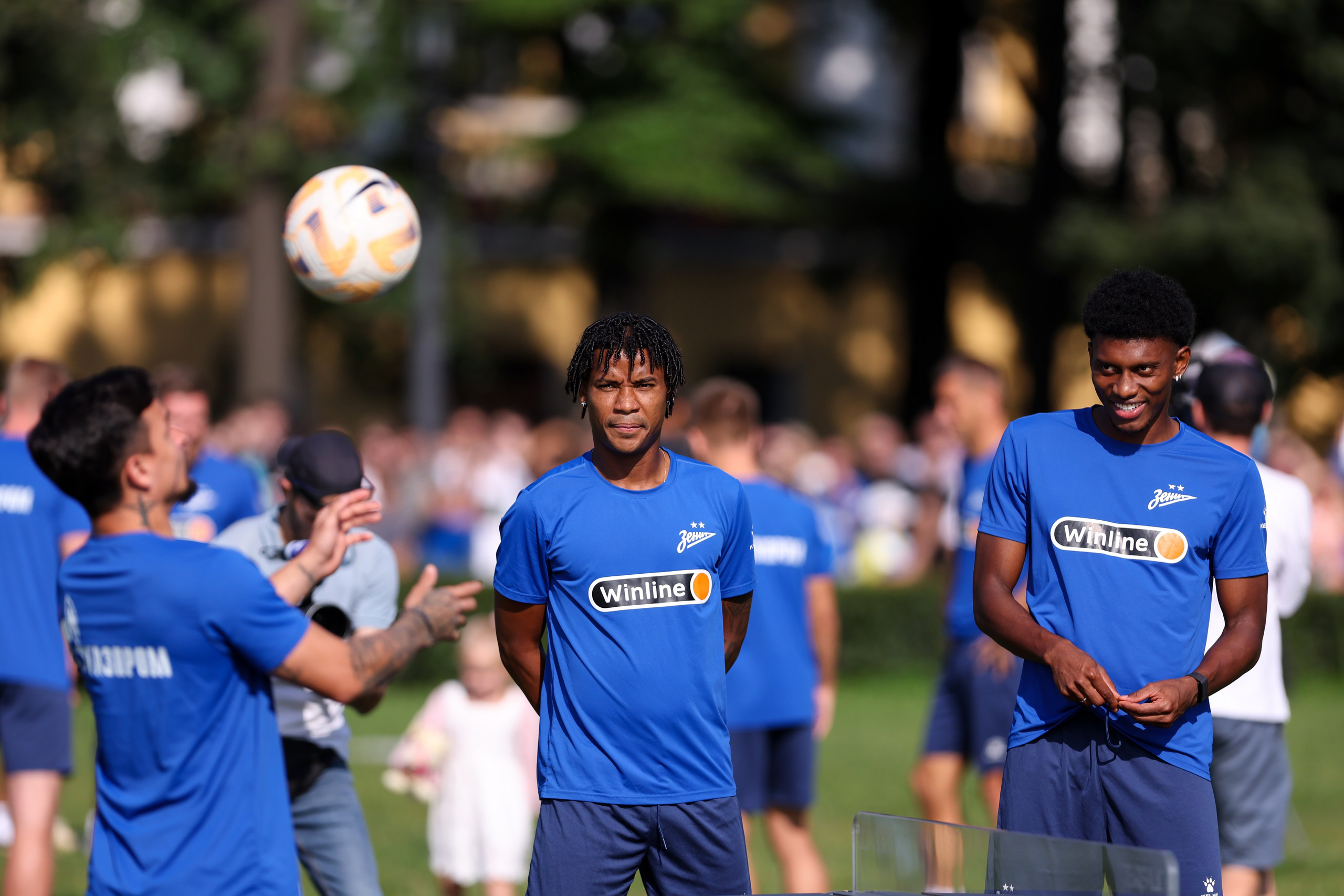 Открытая тренировка ФК «Зенит» Санкт-Петербург. Спортивный и репортажный фотограф Антон Тереханов