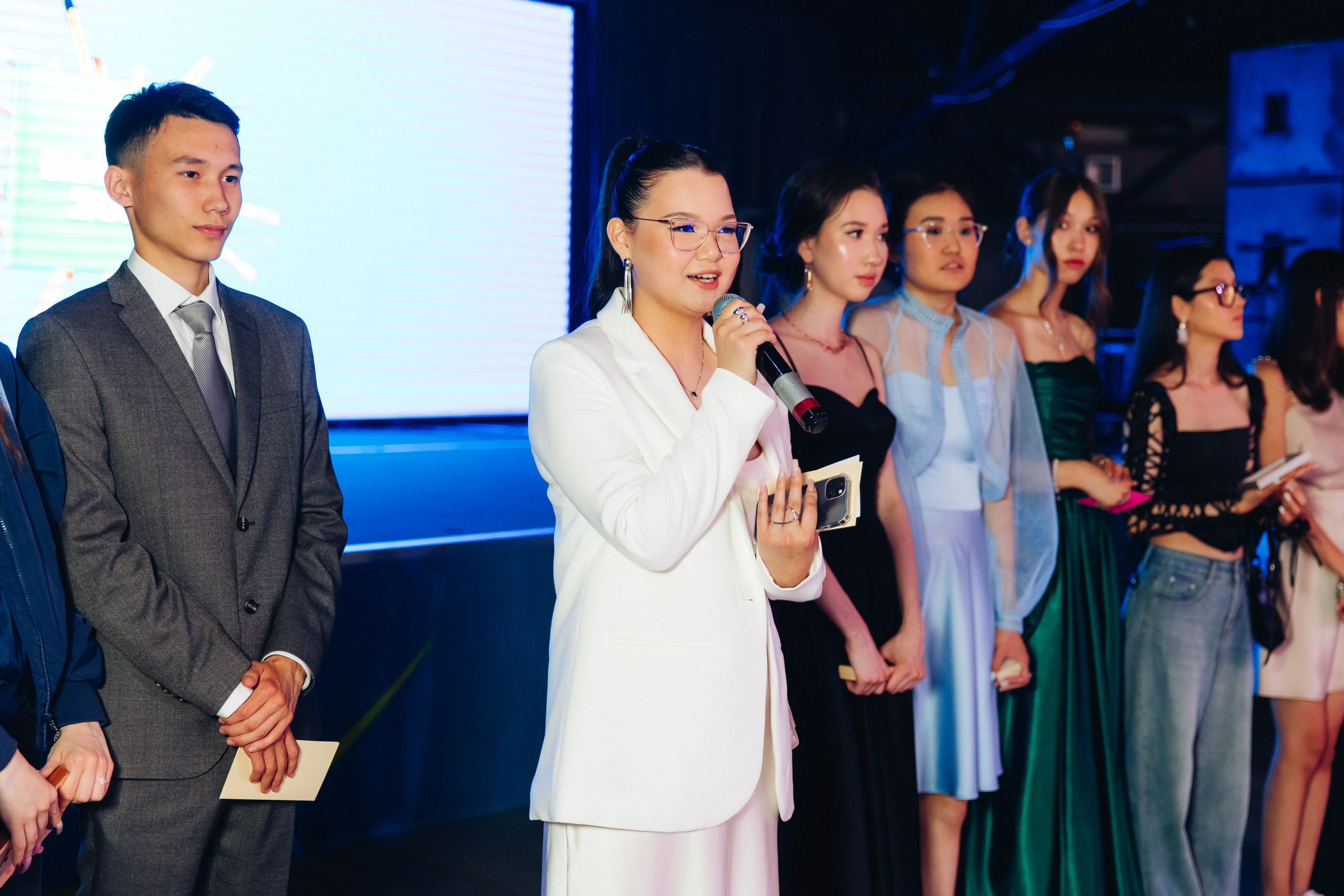 Выпускной вечер. 49 школа. Баран на корове. Свадебный и семейный фотограф в Улан-Удэ