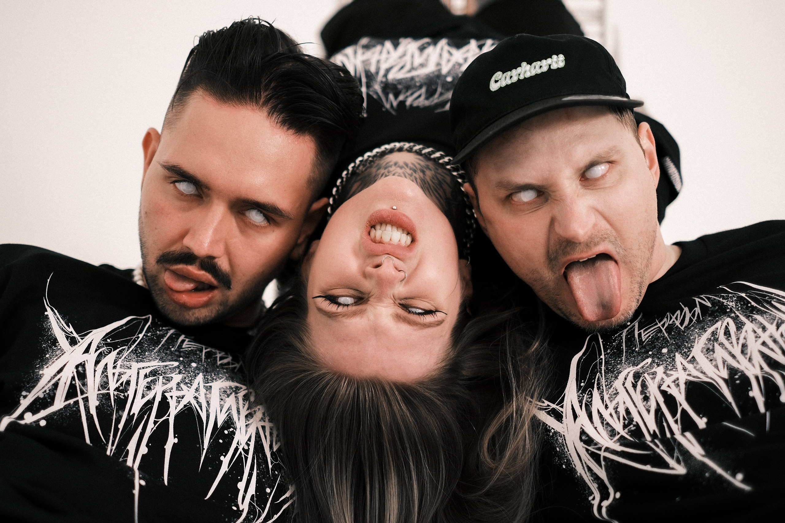 Съемка группы на циклораме