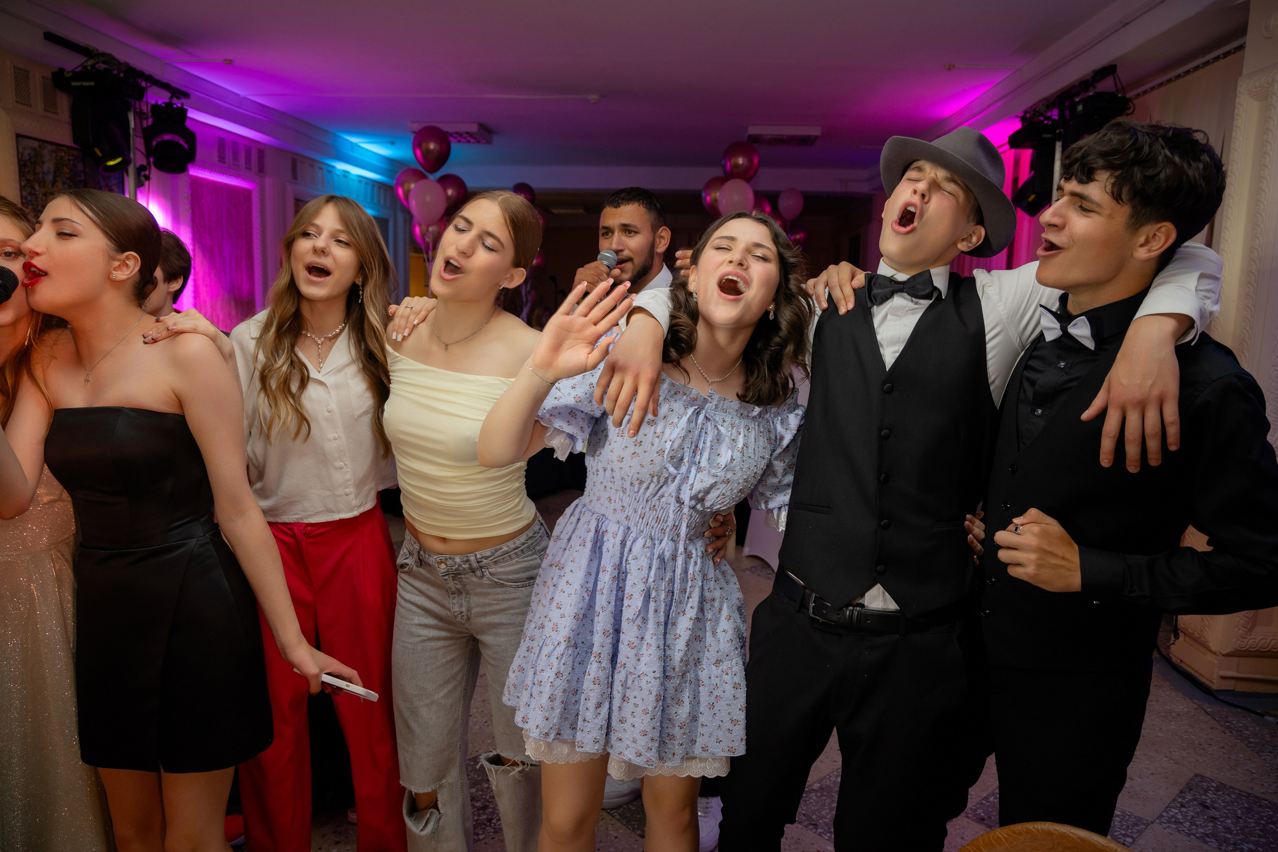 Школьный выпускной 2024 год в Соколе (Минск). Свадебный фотограф в Минске/Беларуси Сергей Спиридонов