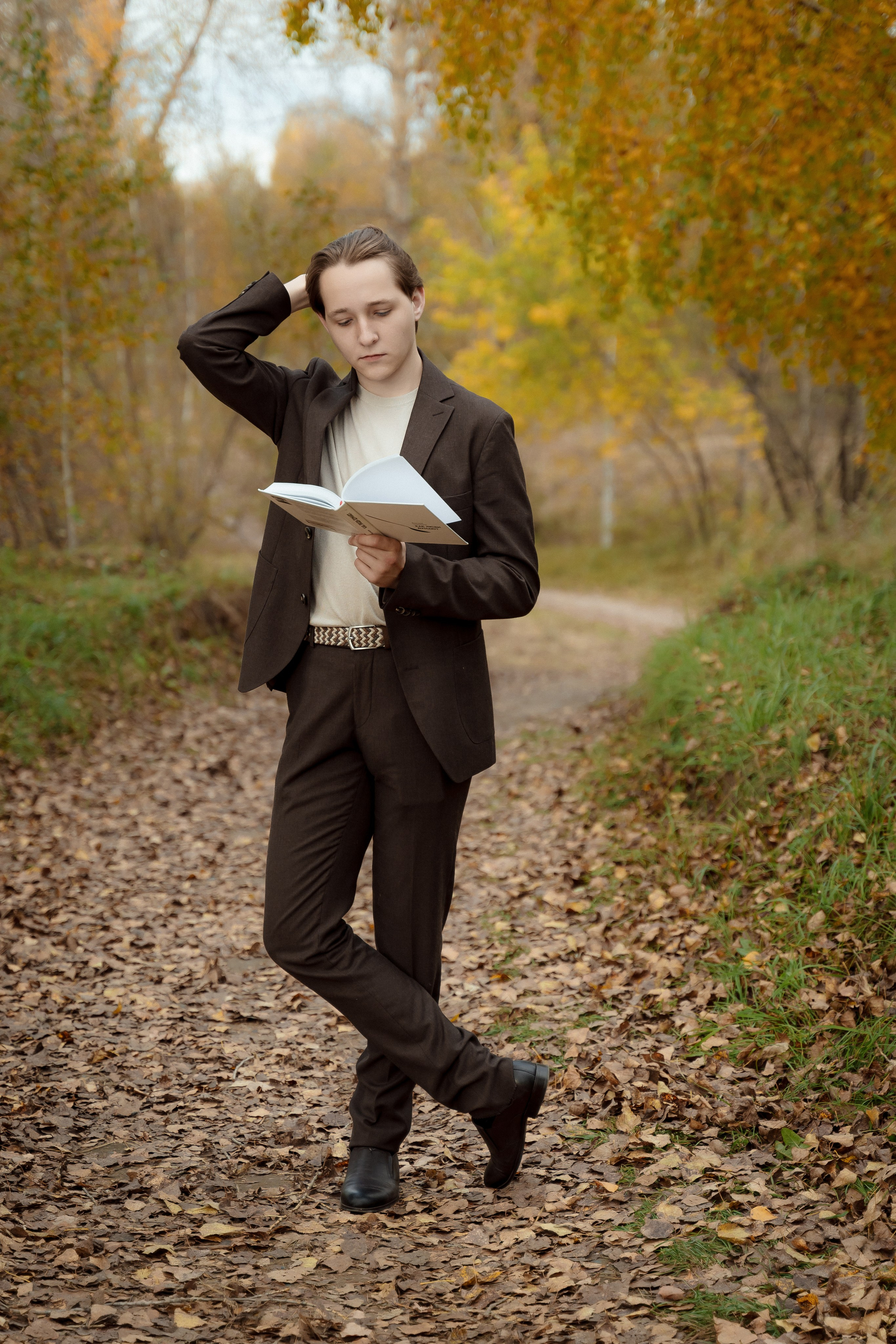 Фотосессия осенью в парке. 11 класс. Фотограф Ким Наталья в Красноярске