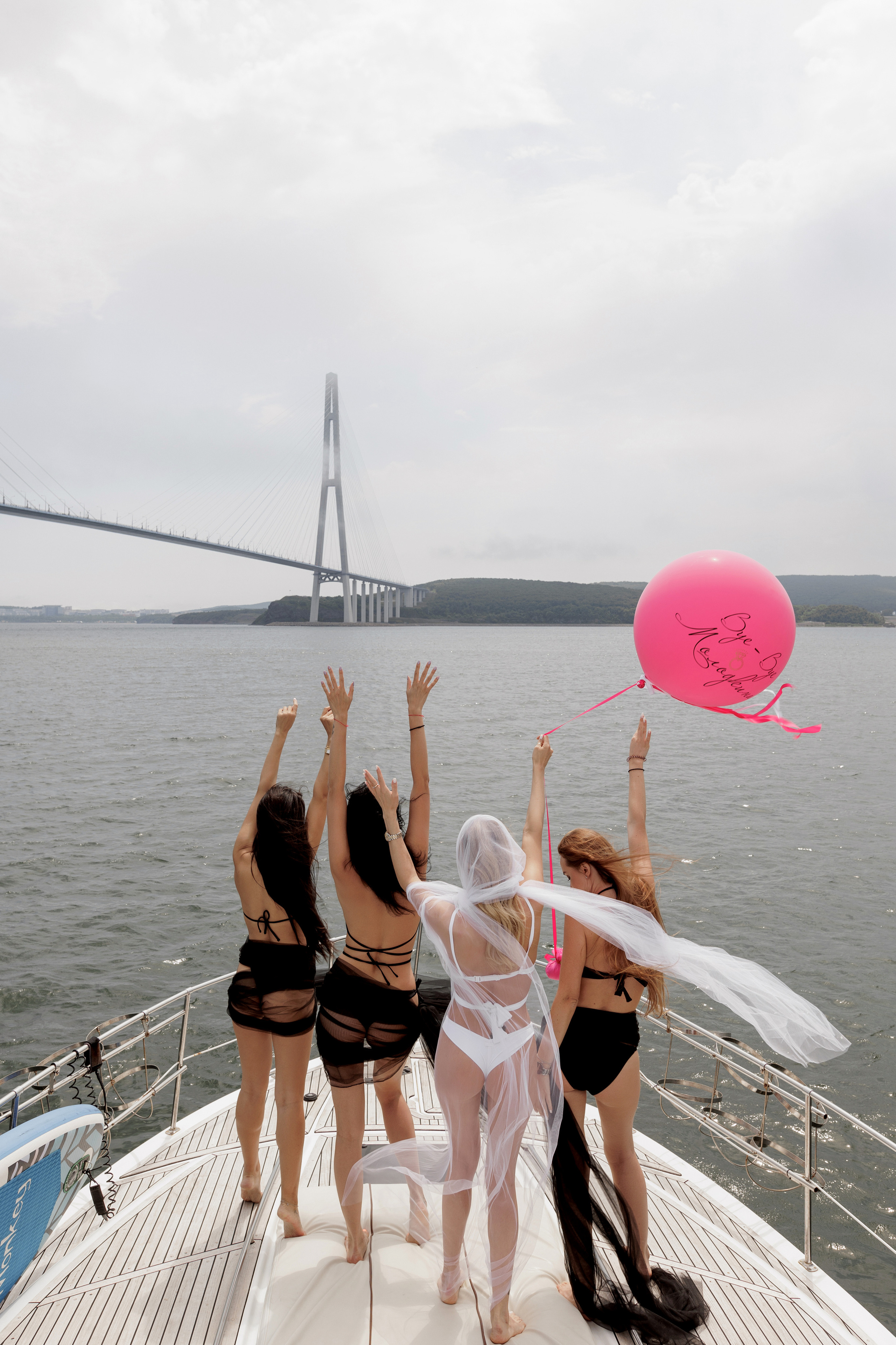 Девичник на катере…. Семейный фотограф и фотограф беременности во Владивостоке