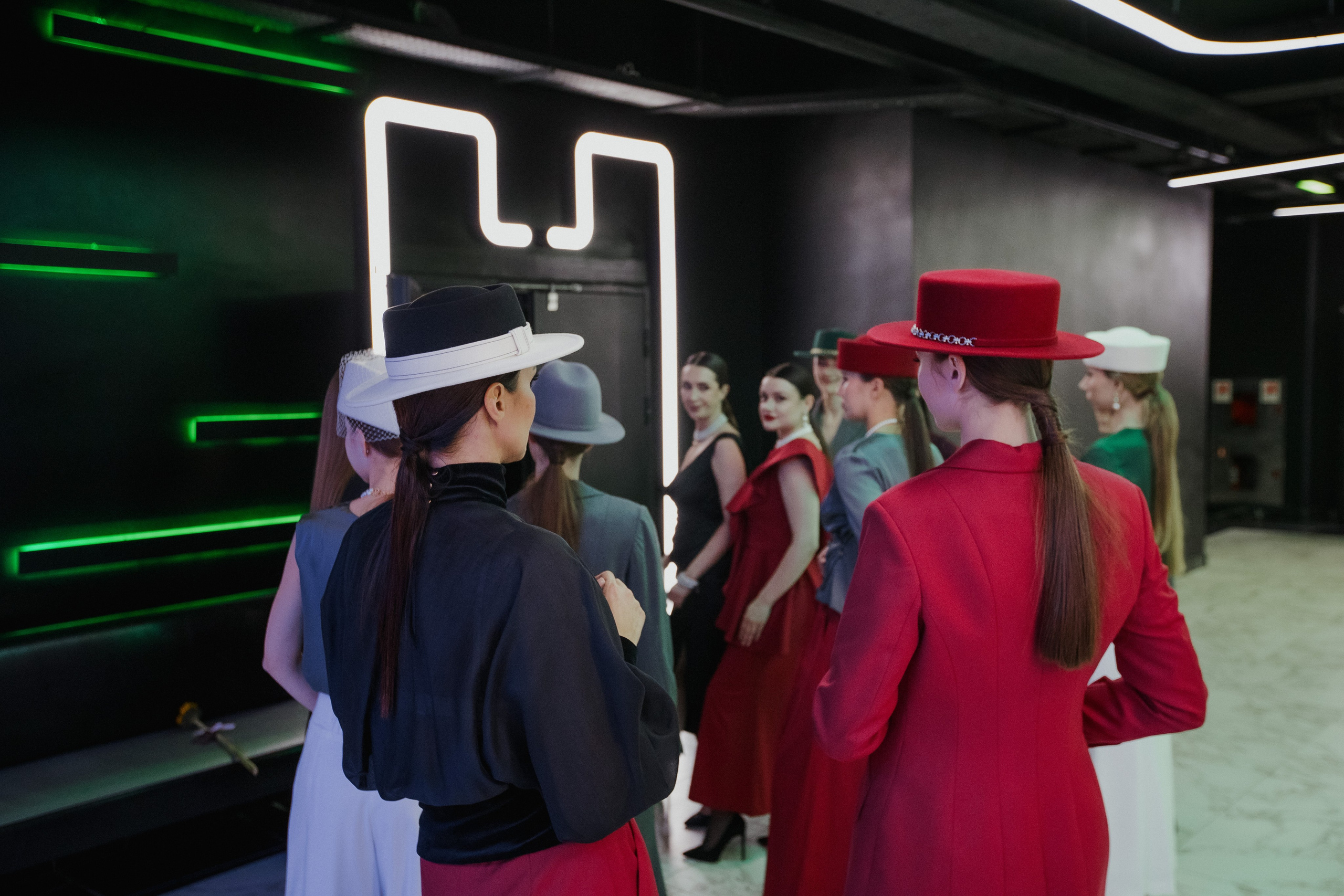 ФЭШН КОНФА. СВОИ. ФОТООТЧЕТЫ-СОБЫТИЯ-МЕСТА